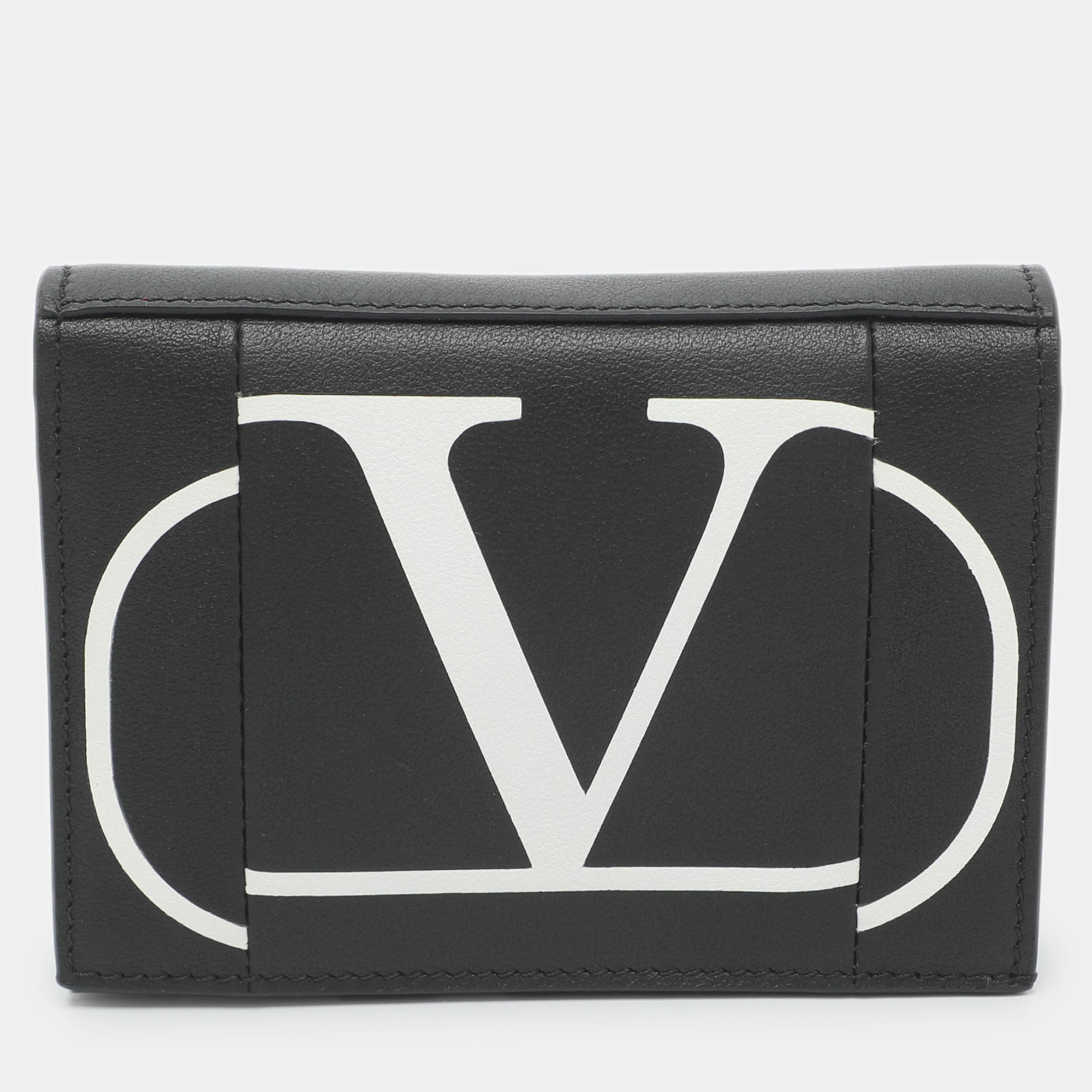 Pre Owned Valentino Go Logo Black Leather Bifold Wallet