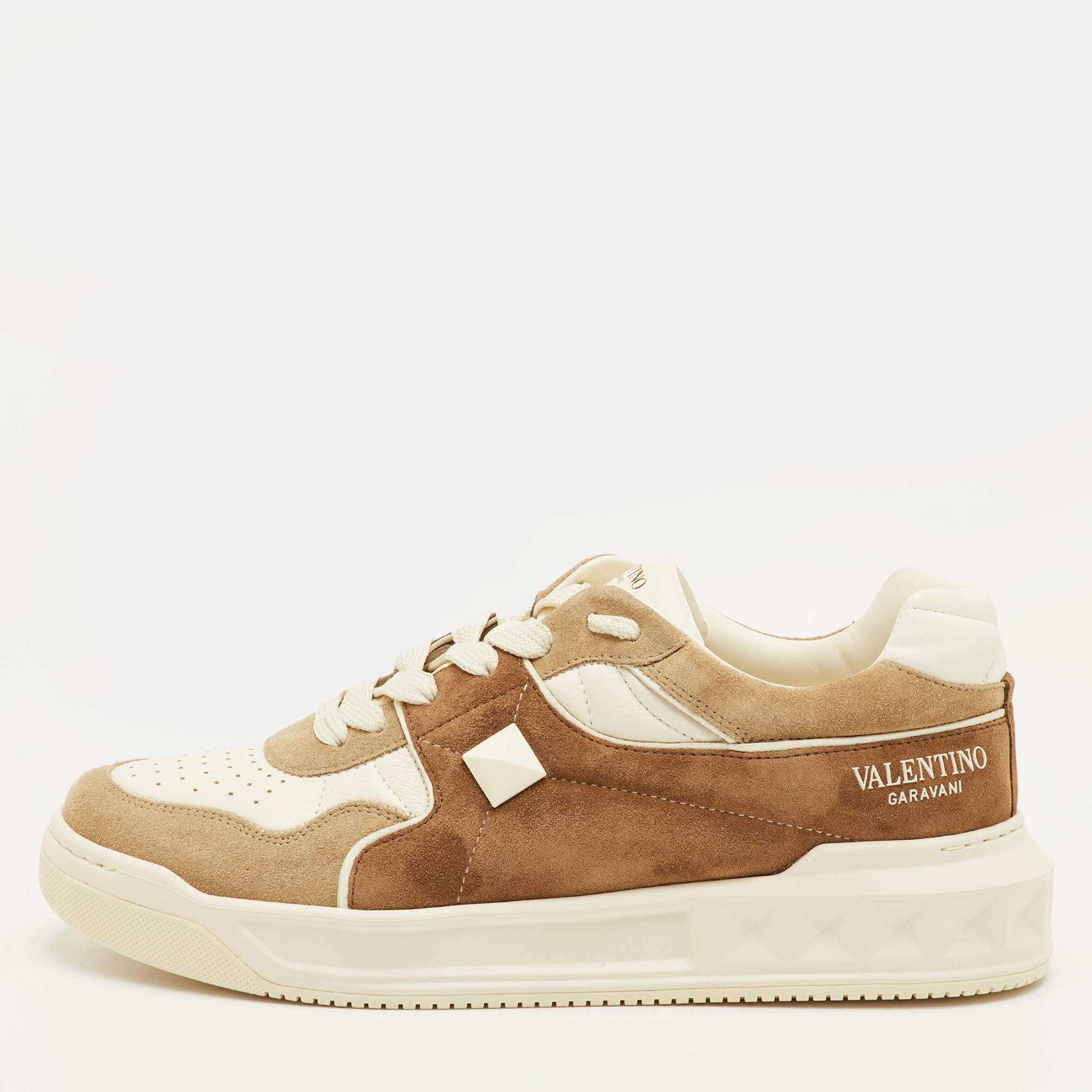 Pre Owned حذاء رياضي فالنتينو ون ستد جلد سويدي وجلد بني فاتح وأبيض منخفض من أعلى مقاس 41.5 حجم كبير جدًا