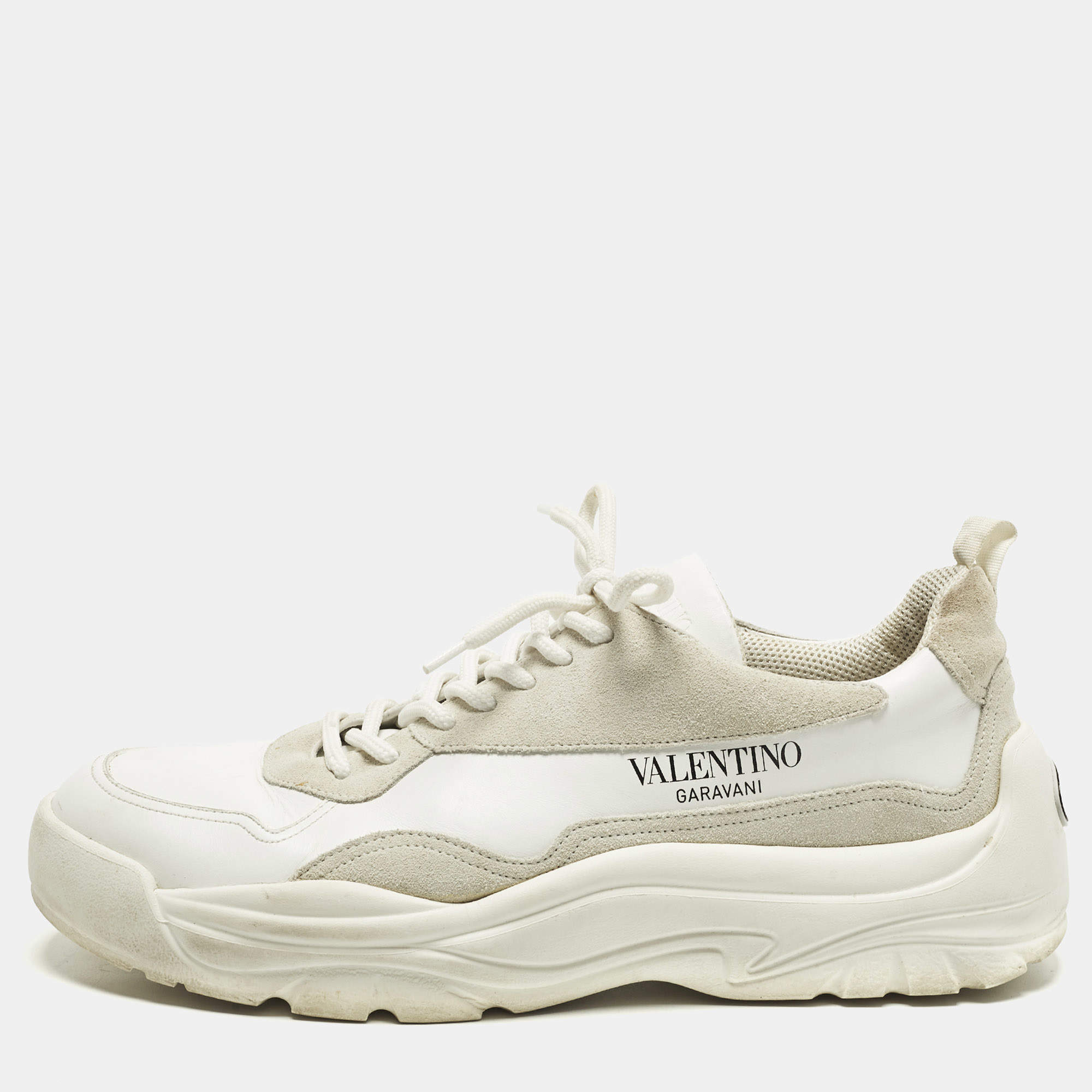 Pre Owned حذاء رياضي فالنتينو جم بوي جلد وسويدي أبيض/رمادي منخفض القمة مقاس 43.5