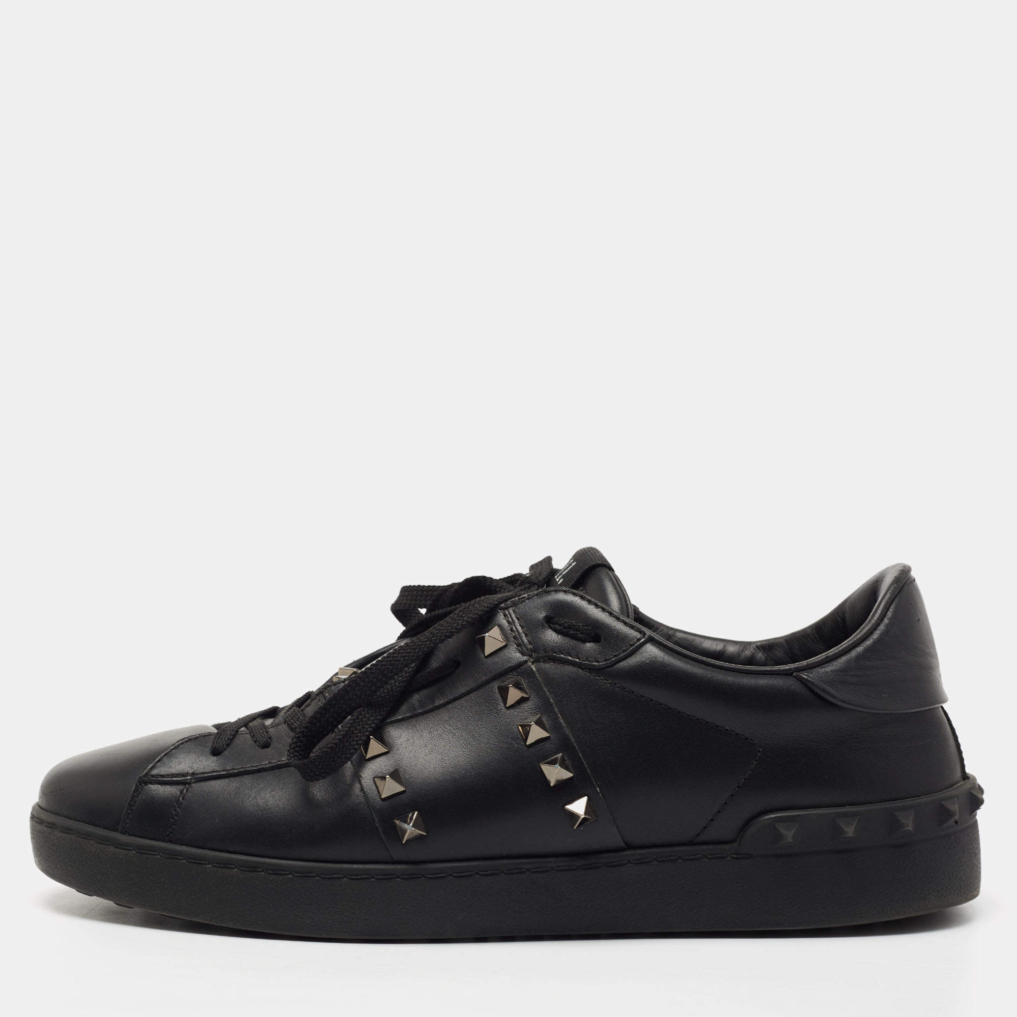 Pre Owned Valentino Black Leather Rockstud Low Top Sneakers Size 44