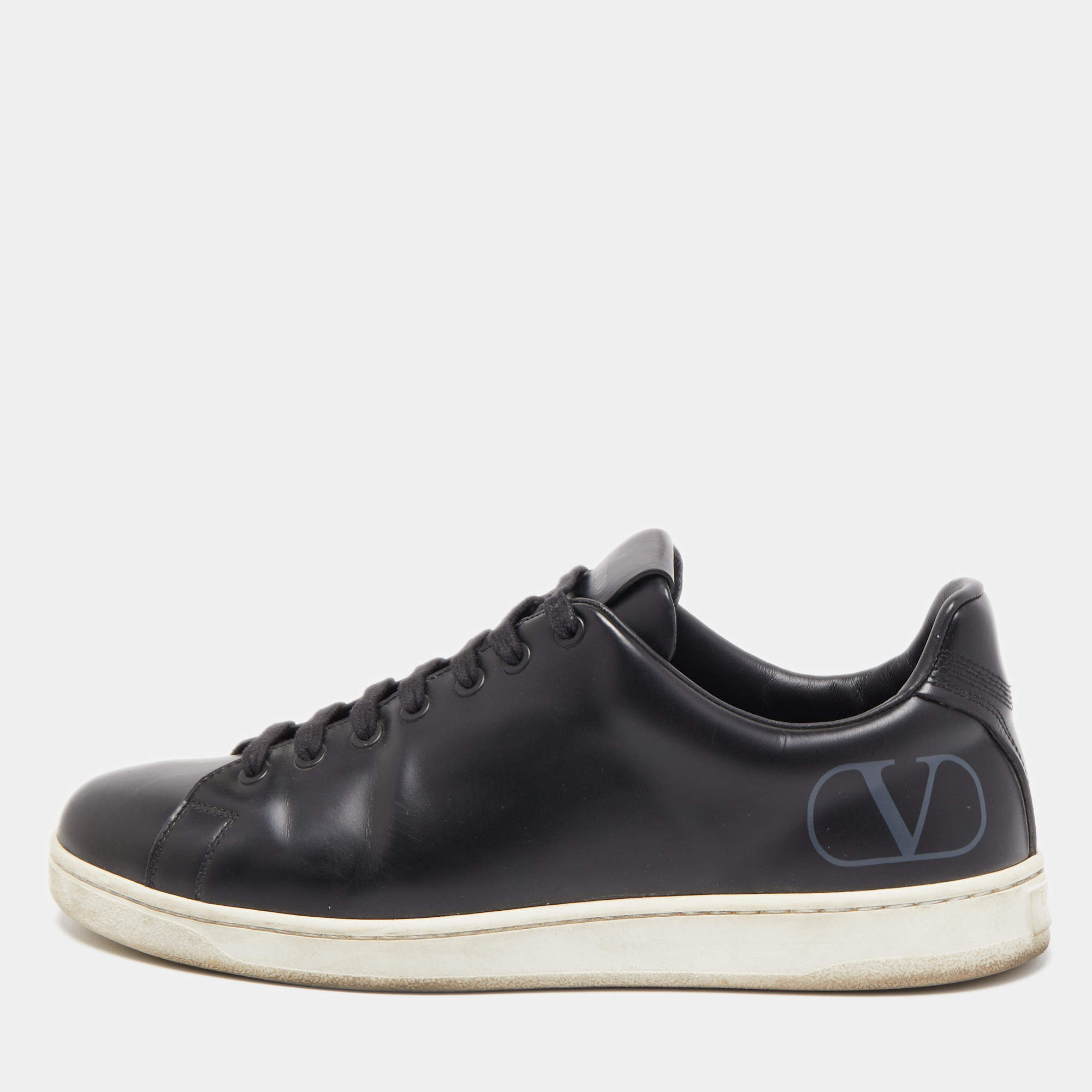 Pre Owned Valentino Black Leather V Logo Low Top Sneakers Size 42