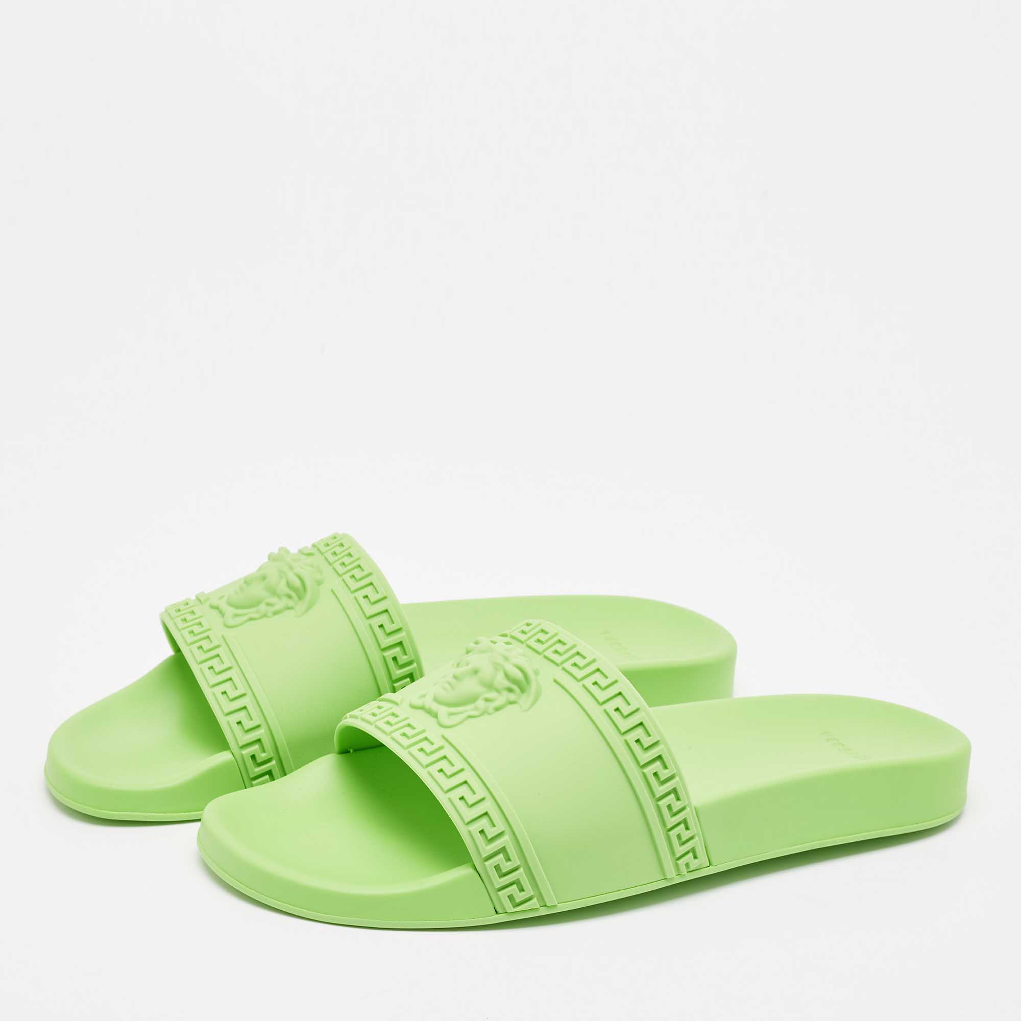 VERSACE ライムグリーン サンダル 37（ヴェルサーチェ レーヴ