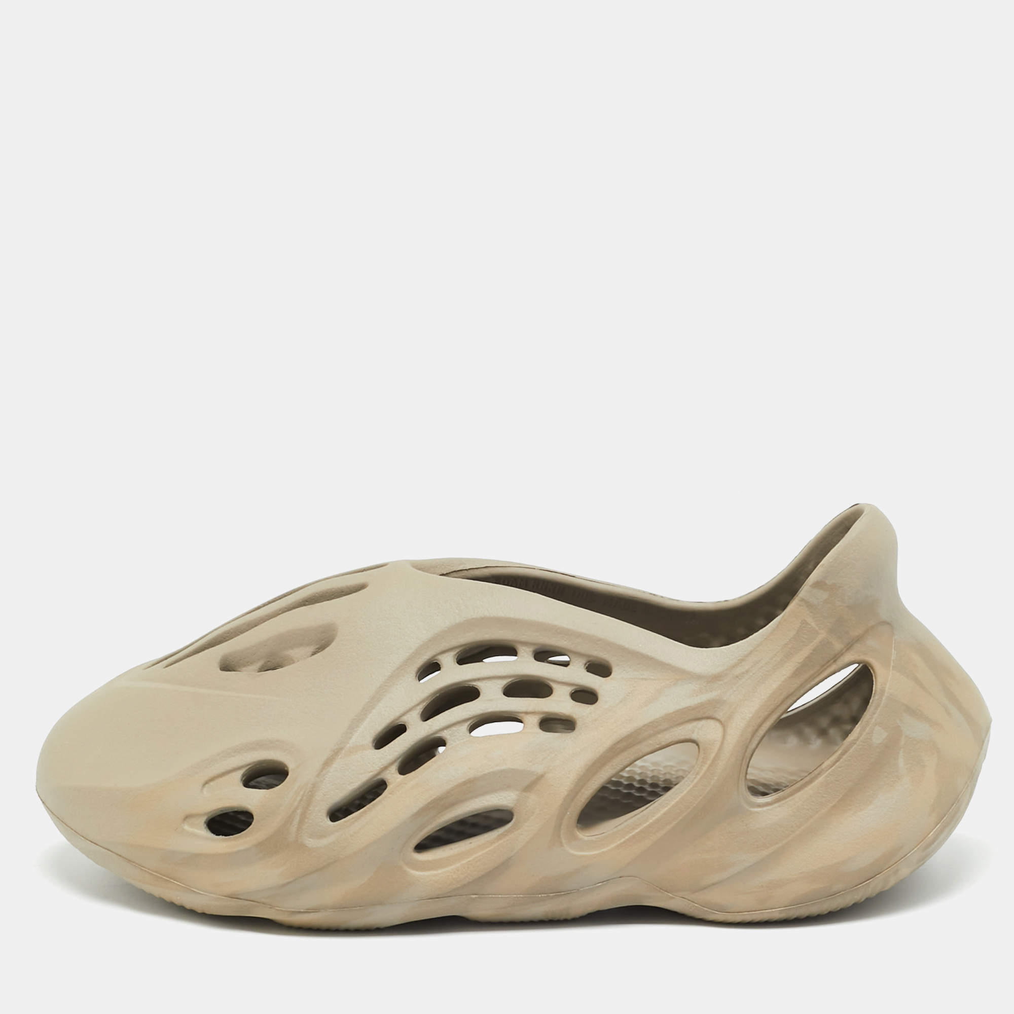 Pre Owned حذاء رياضي ييزي x أديداس رمادي/كريمي رغوي MXT مون غراي مقاس 41