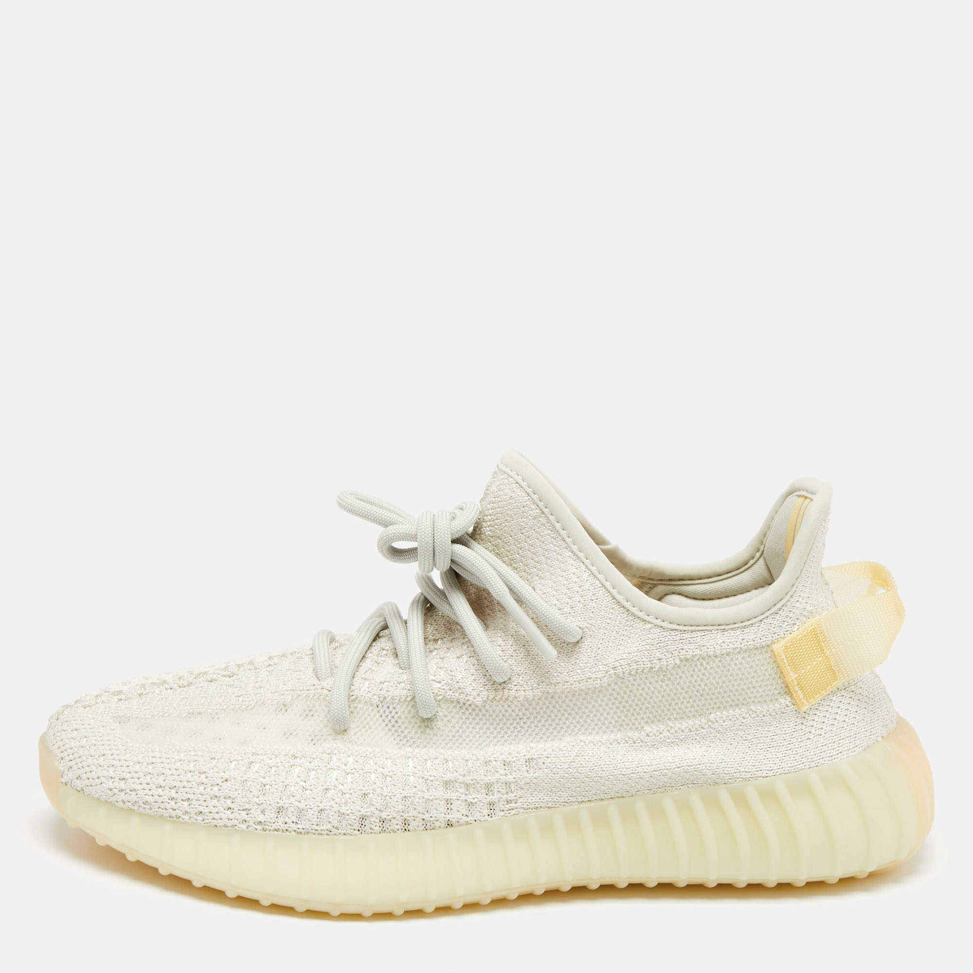 مملوكة مسبقًا حذاء رياضي ييزي x أديداس بوست 350 V2 قماش تريكو أبيض برباط خفيف مقاس 42