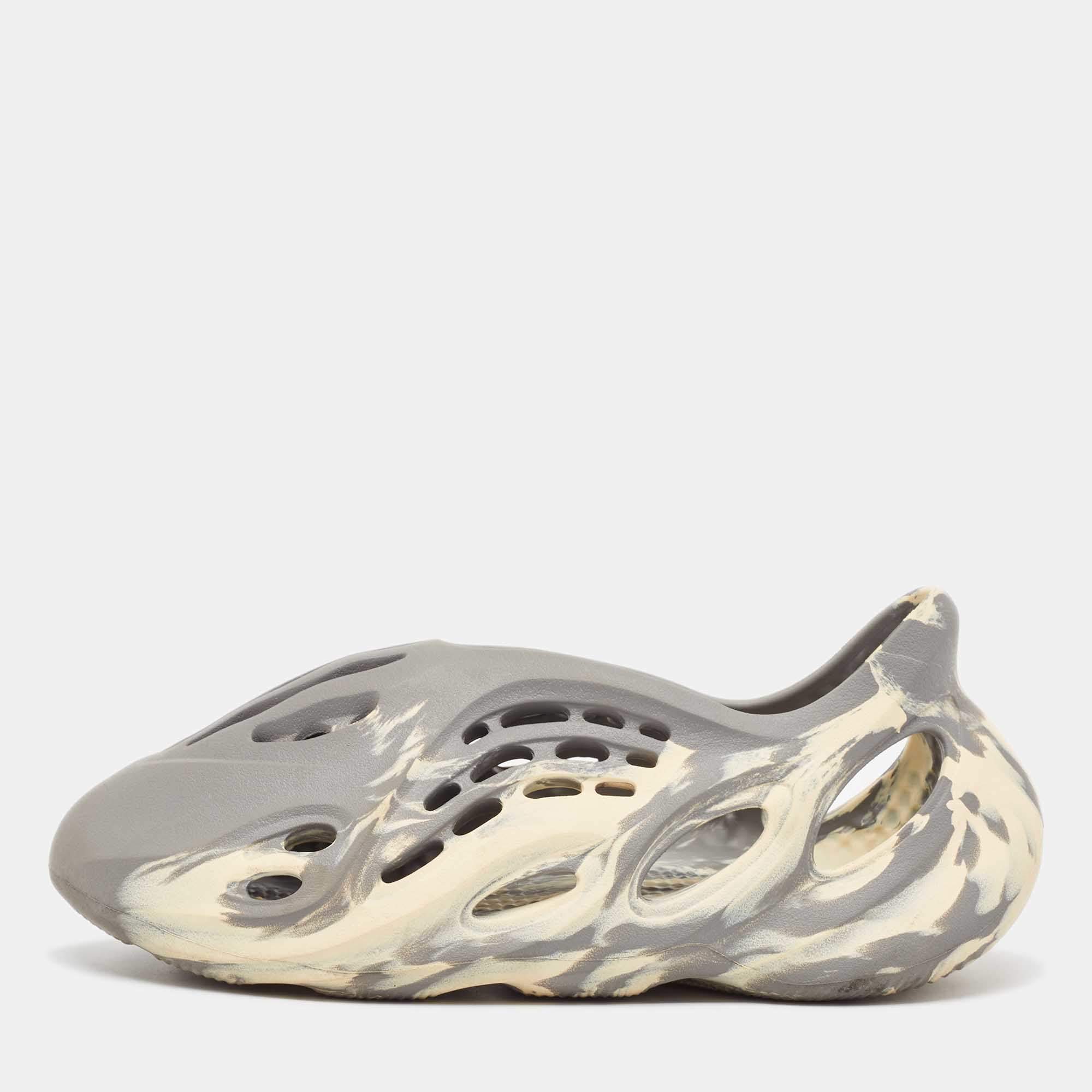 Pre Owned Yeezy x Adidas Grey/Cream Rubber Foam RNNR MXT Moon Gray Sneakers Size 43