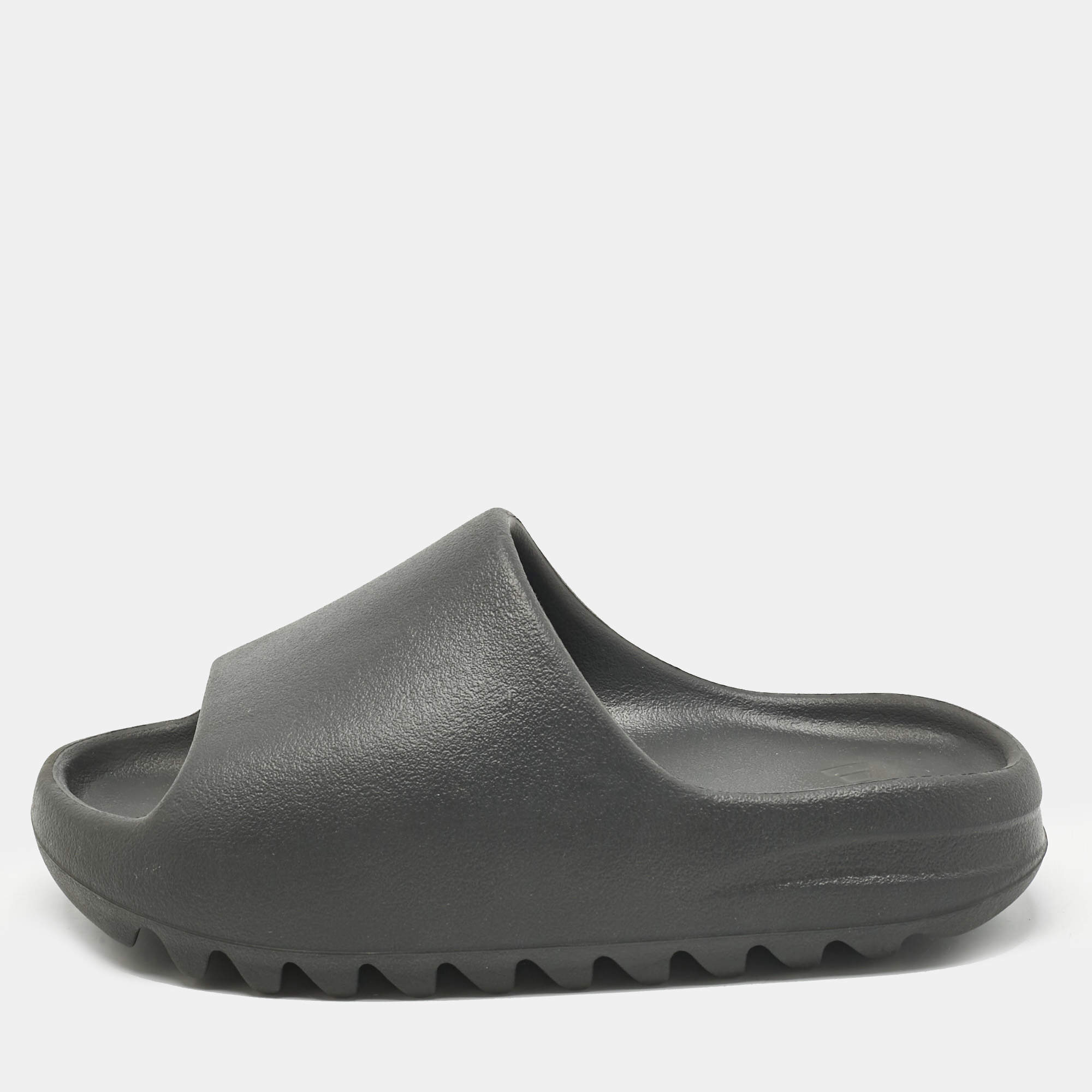 Pre Owned Yeezy x Adidas Black Rubber Dark Onyx Slides Size 38