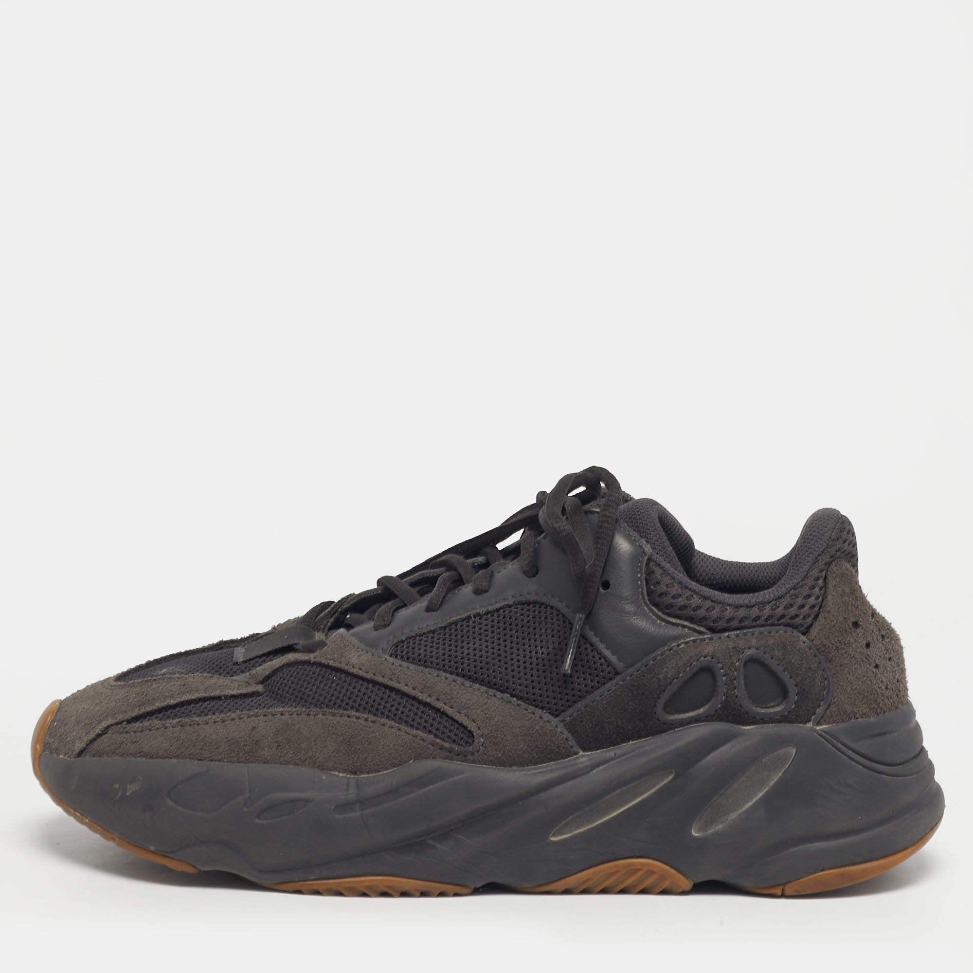 مملوكة مسبقًا Yeezy x Adidas Black Mesh and Suede Yeezy 700 Lace Up Sneakers Size 44