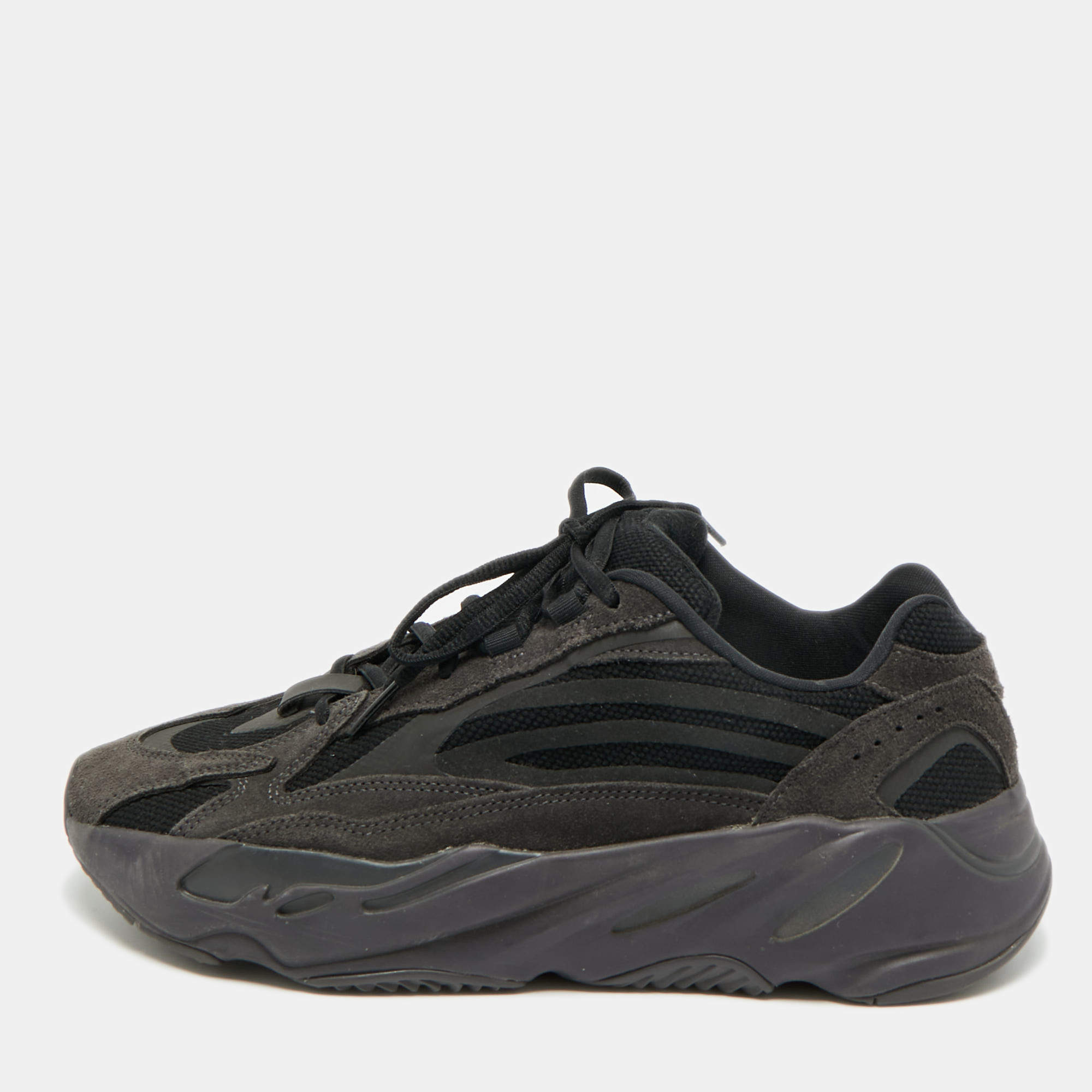 Pre Owned Yeezy x Adidas Boost 700 V2 Size 44 Black Knit Fabric and Suede Vanta Low Top Sneakers