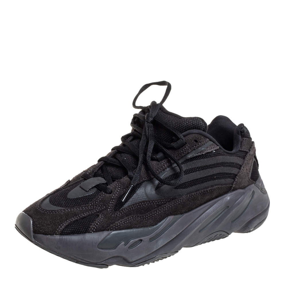 Pre Owned حذاء رياضي ييزي x أديداس بوست 700 في تو فانتا قماش وسويدي رصاصي داكن برباط مقاس 43.5