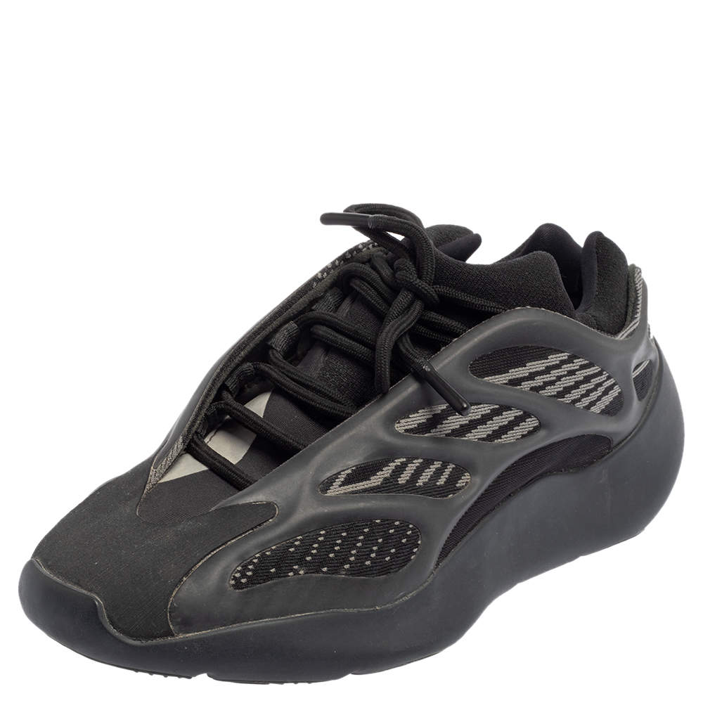 حذاء رياضي  اديداس X ييزي 700 V3 ألفاه قماش تريكو وبولي يوريثان أسود بعنق منخفض مقاس 39 1/3  