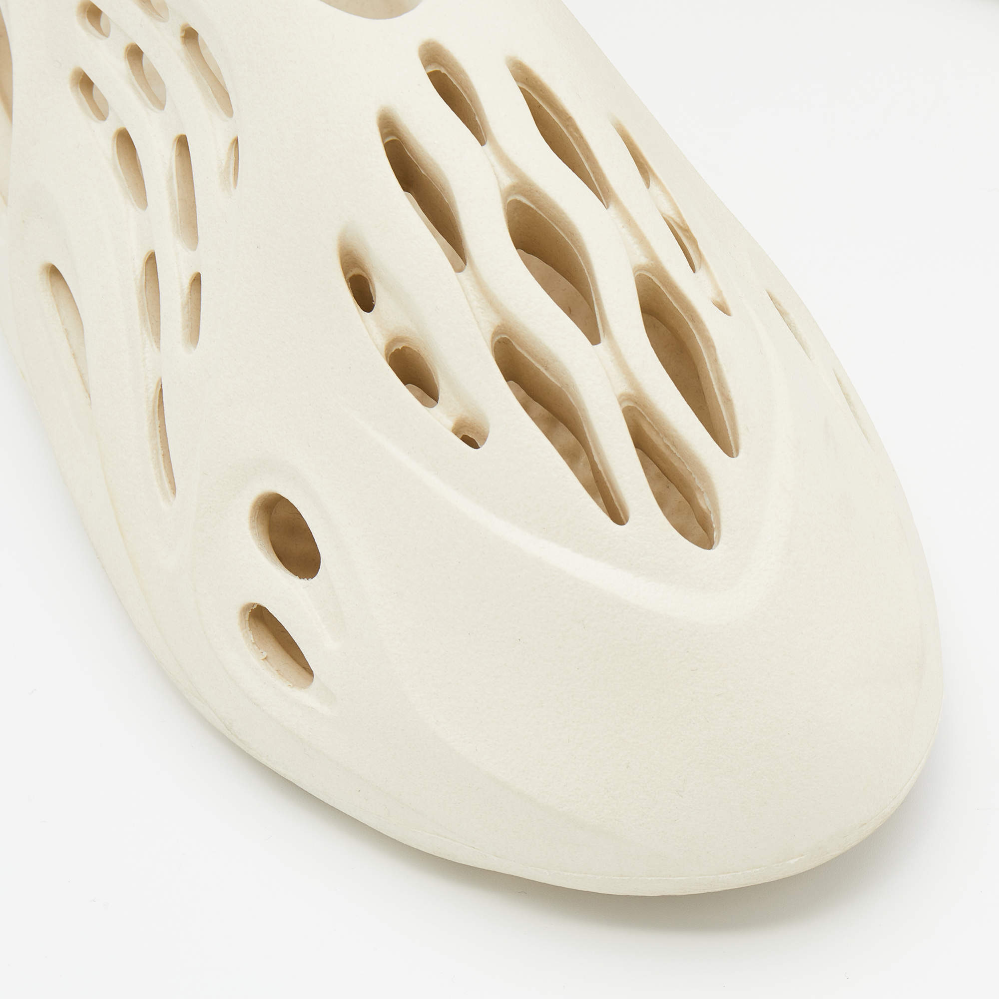 Yeezy x Adidas Off-White Rubber Foam RNNR Sand Sneakers Size 46 2/3 Yeezy x  Adidas | The Luxury Closet