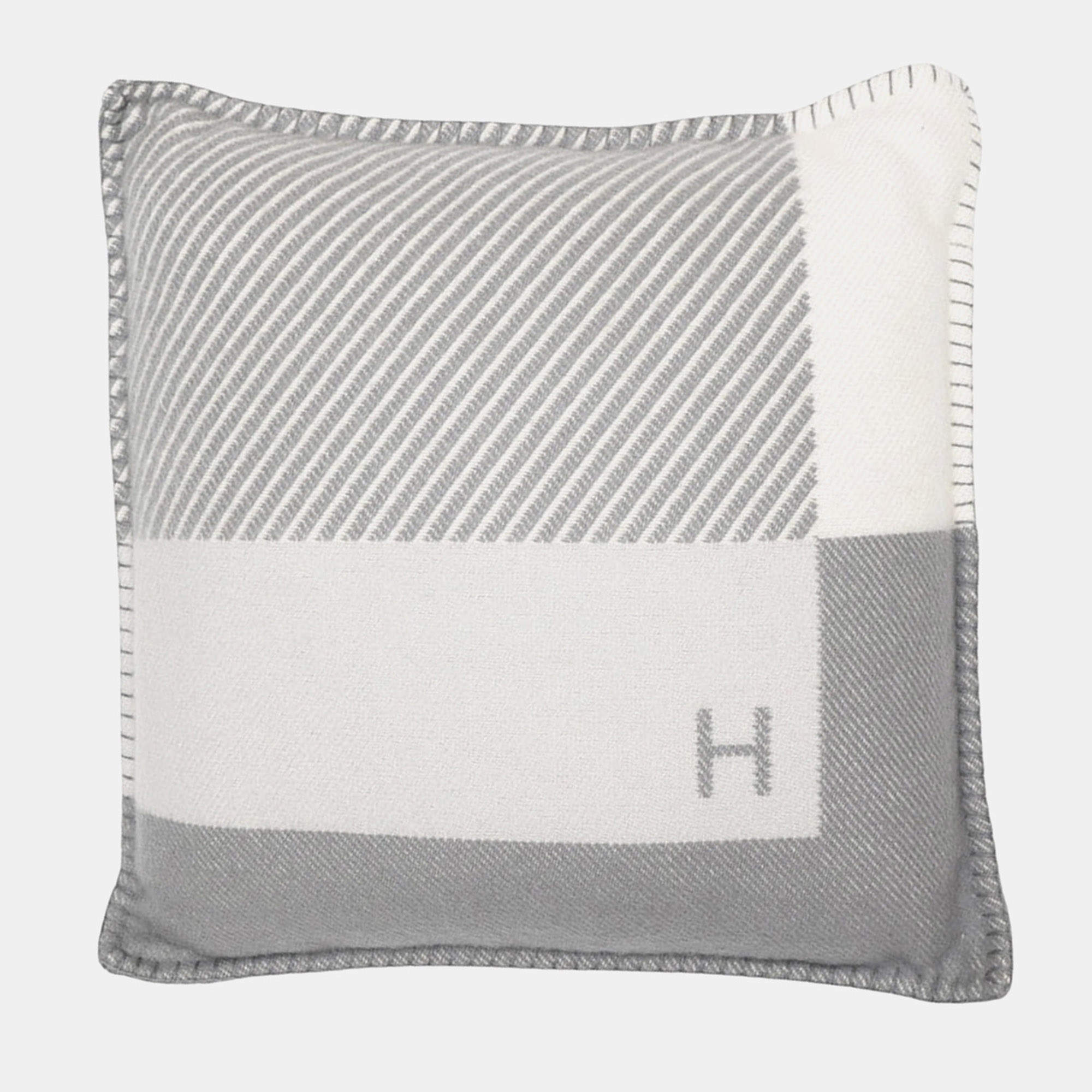 Pre Owned HERMES HRiviera Cushion grease Wool, Cashmere Size PM