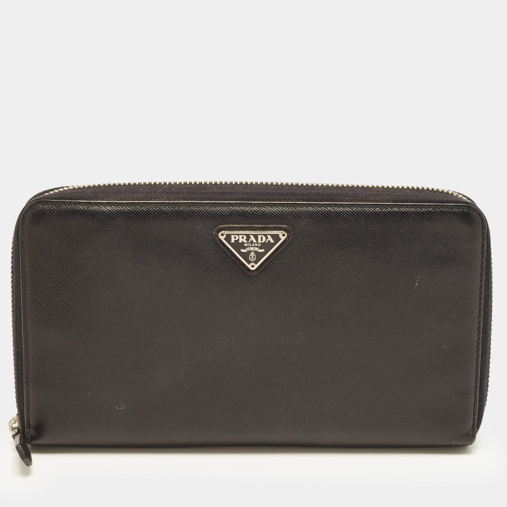 مملوكة مسبقًا Prada Triangle Logo Black Saffiano Lux Leather Wallet Organizer