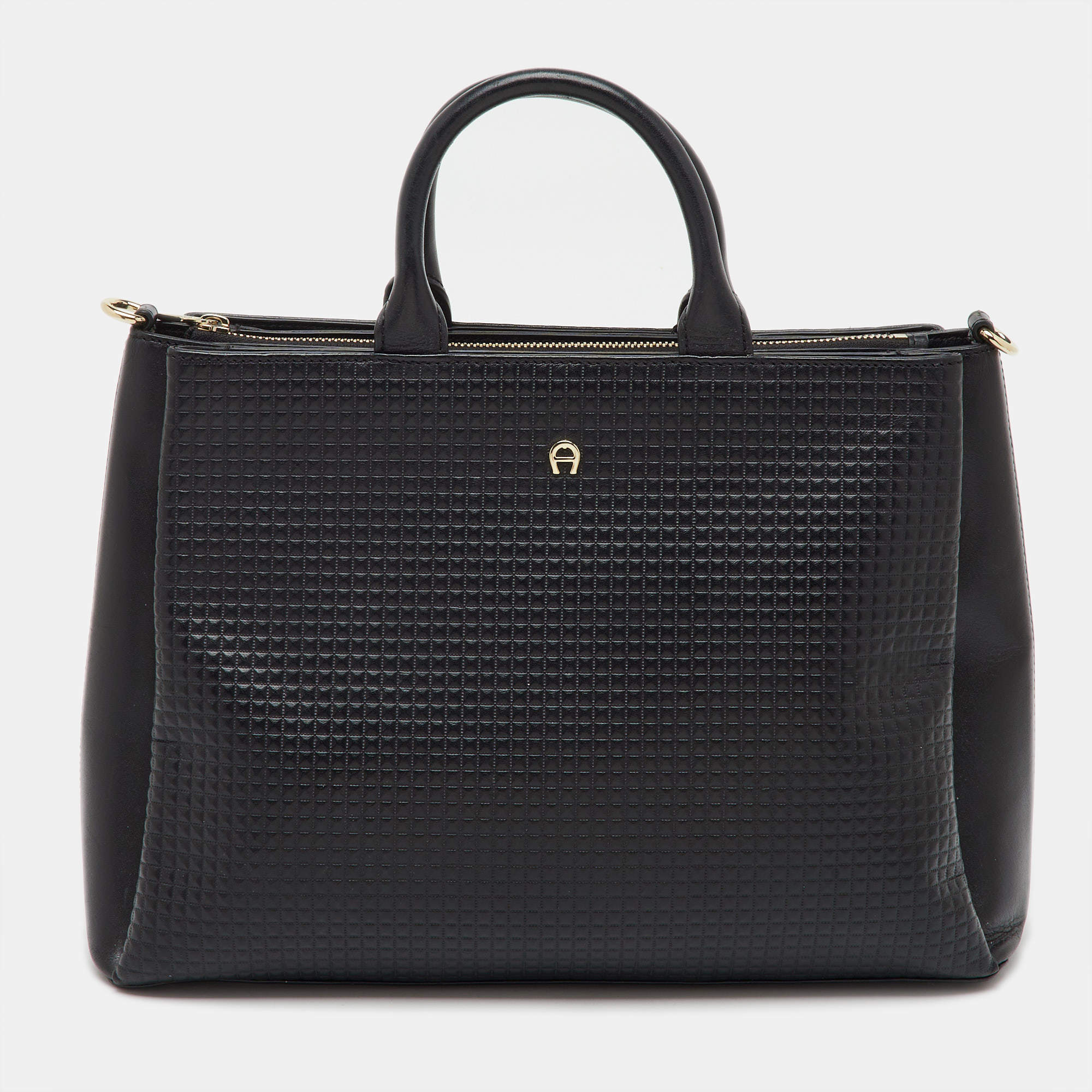 Pre Owned Aigner Black Leather Middle Zip Tote