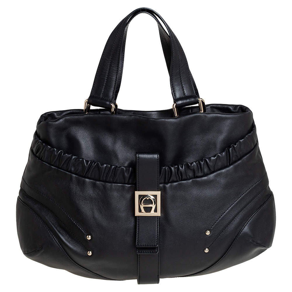مملوكة مسبقًا Aigner Black Leather Metal Logo Hobo