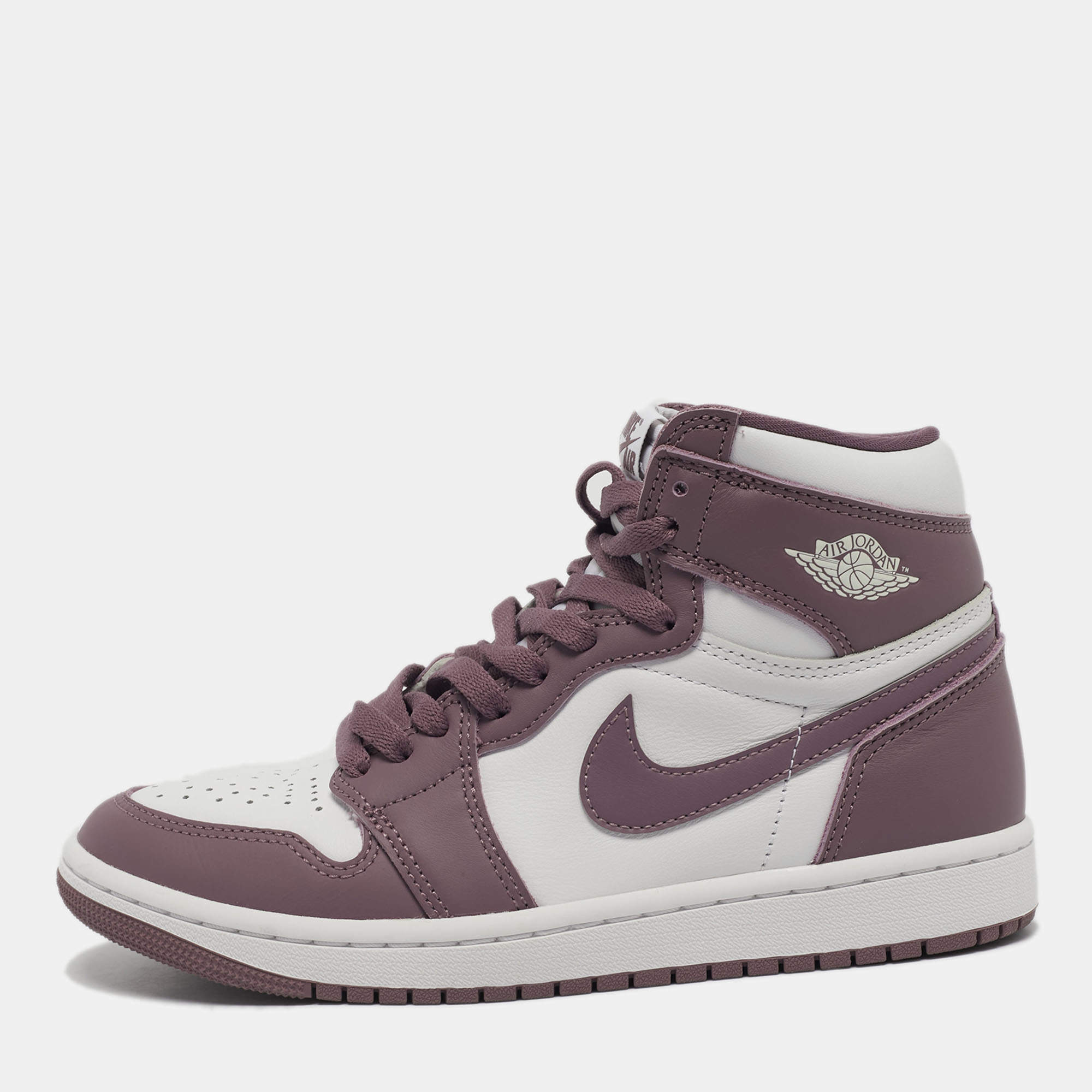 Pre Owned Air Jordans White/Mauve Leather Jordan 1 Retro High OG Sneakers Size 39