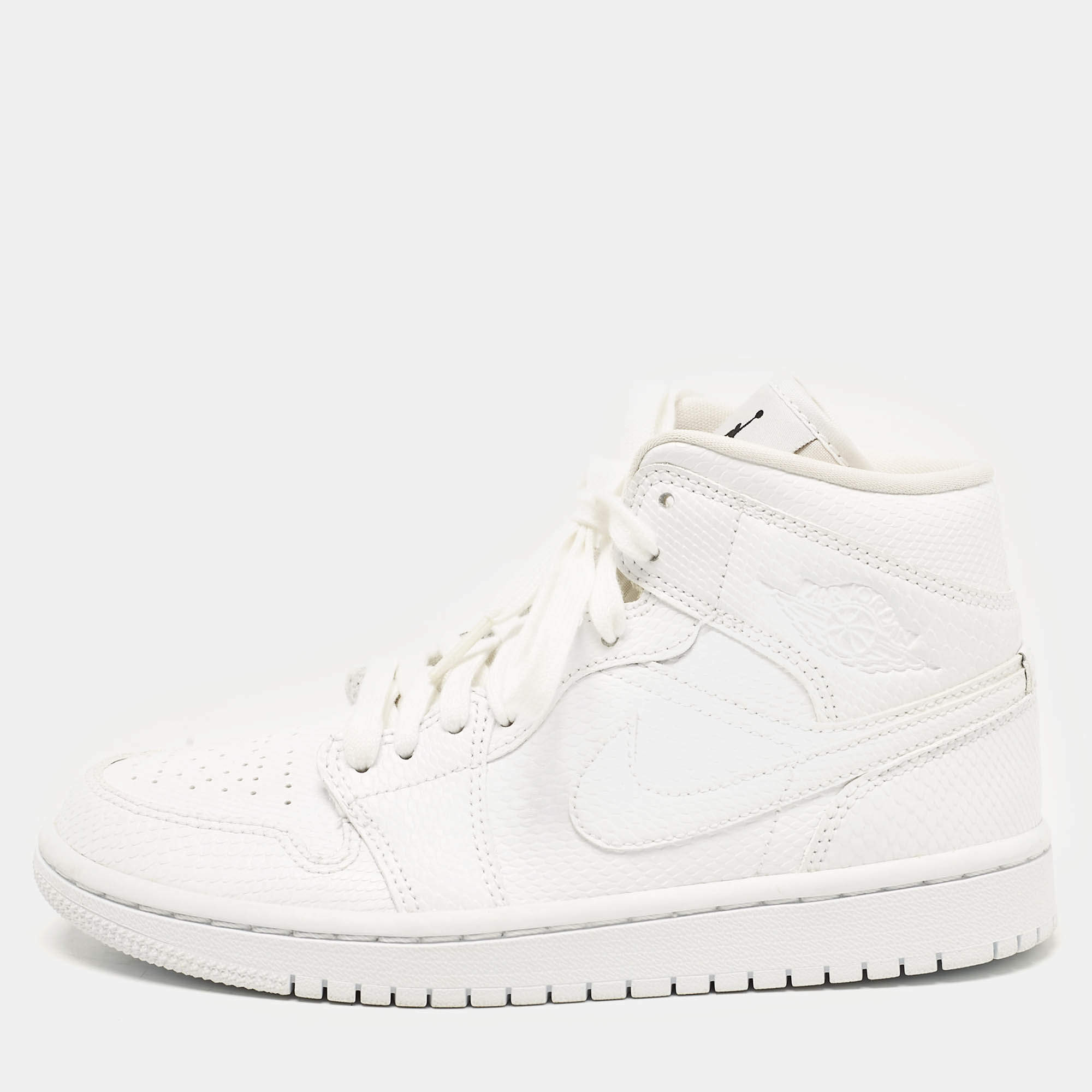 Pre Owned Air Jordans White Leather Air Jordan 1 High Top Sneakers Size 36.5