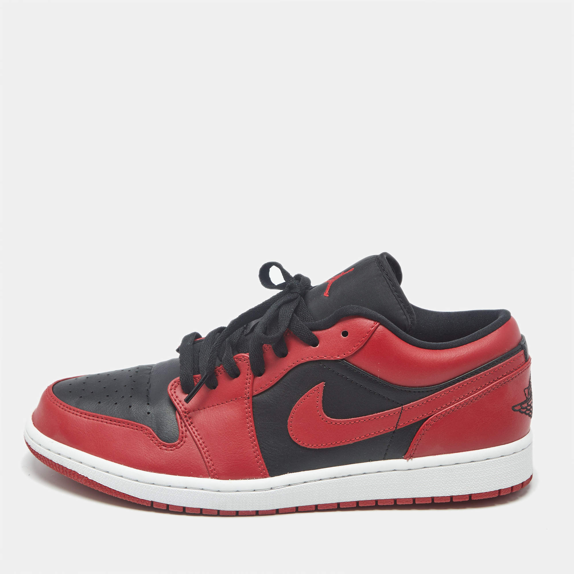 مملوكة مسبقًا Air Jordans jordan 1 Size 45 Red/Black Leather Lace Up Sneakers