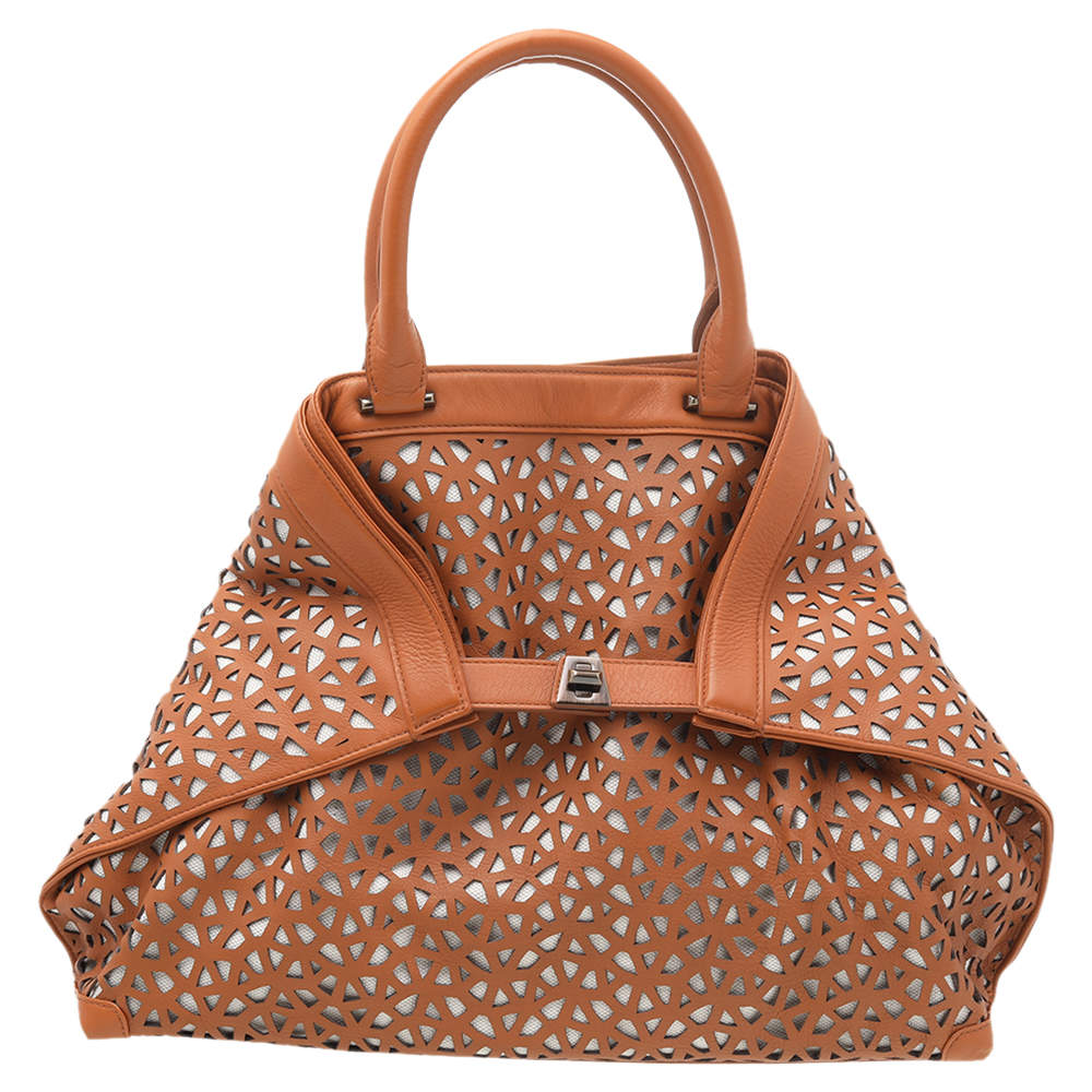 مملوكة مسبقًا Akris Tan Allega Leather Laser Cut Shoulder Bag