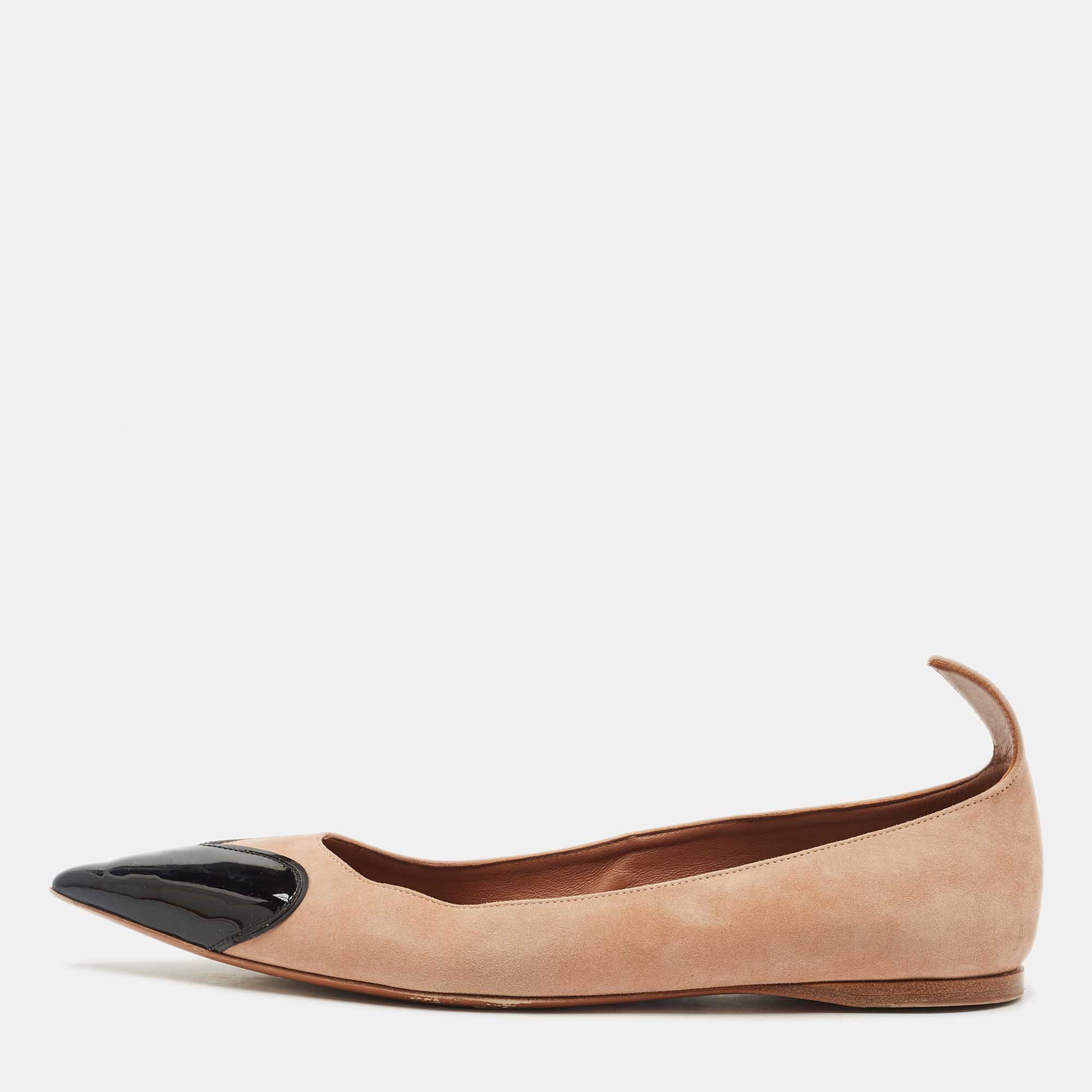 Pre Owned حذاء باليرينا فلات علايا لون بيج/أسود جلد لامع وسويدي مقاس 38