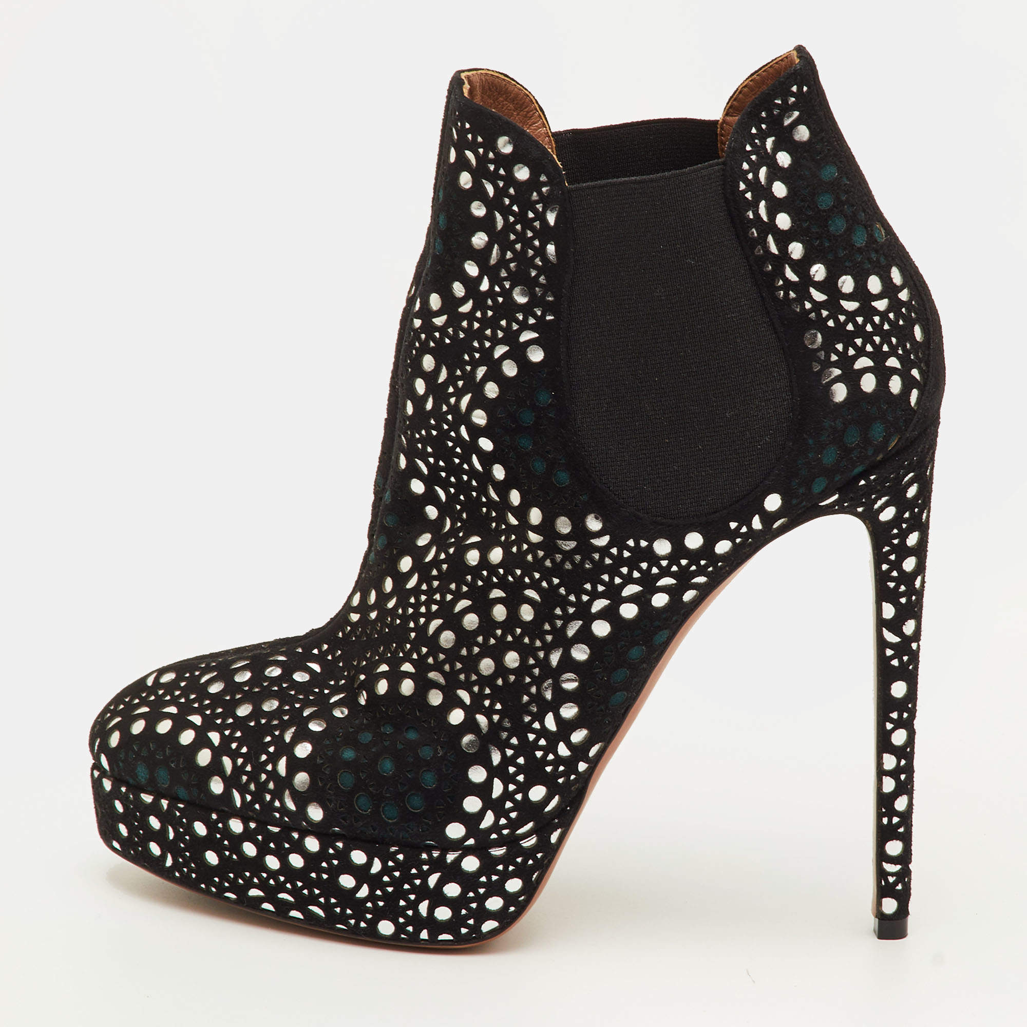 مملوكة مسبقًا حذاء بوت للكاحل علايا سويدي بلون أسود/فضي بنمط الليزر مقاس 40 مع نعل سميك