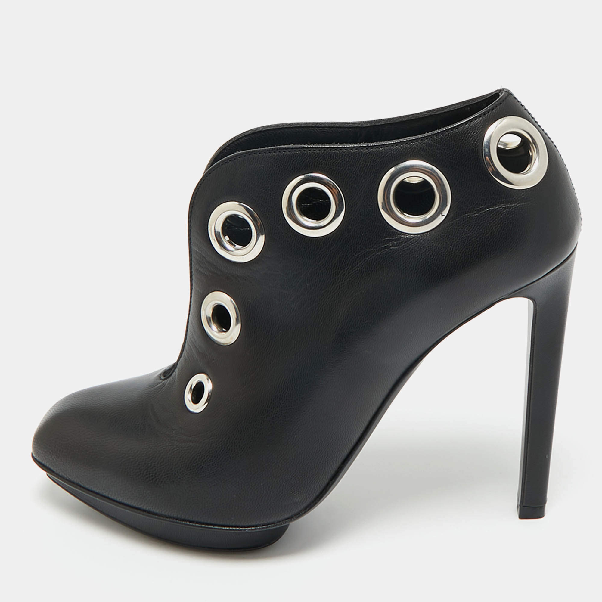 Pre Owned بوت للكاحل اليكساندر ماكوين قطيفة أسود مقدمة مفتوحة بشراشيب مقاس 38.5