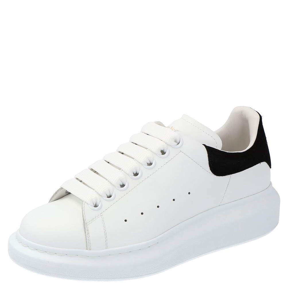حذاء رياضي أليكساندر ماكوين جلد أبيض/أسود كبير نعل شفاف مقاس أوروبي 39