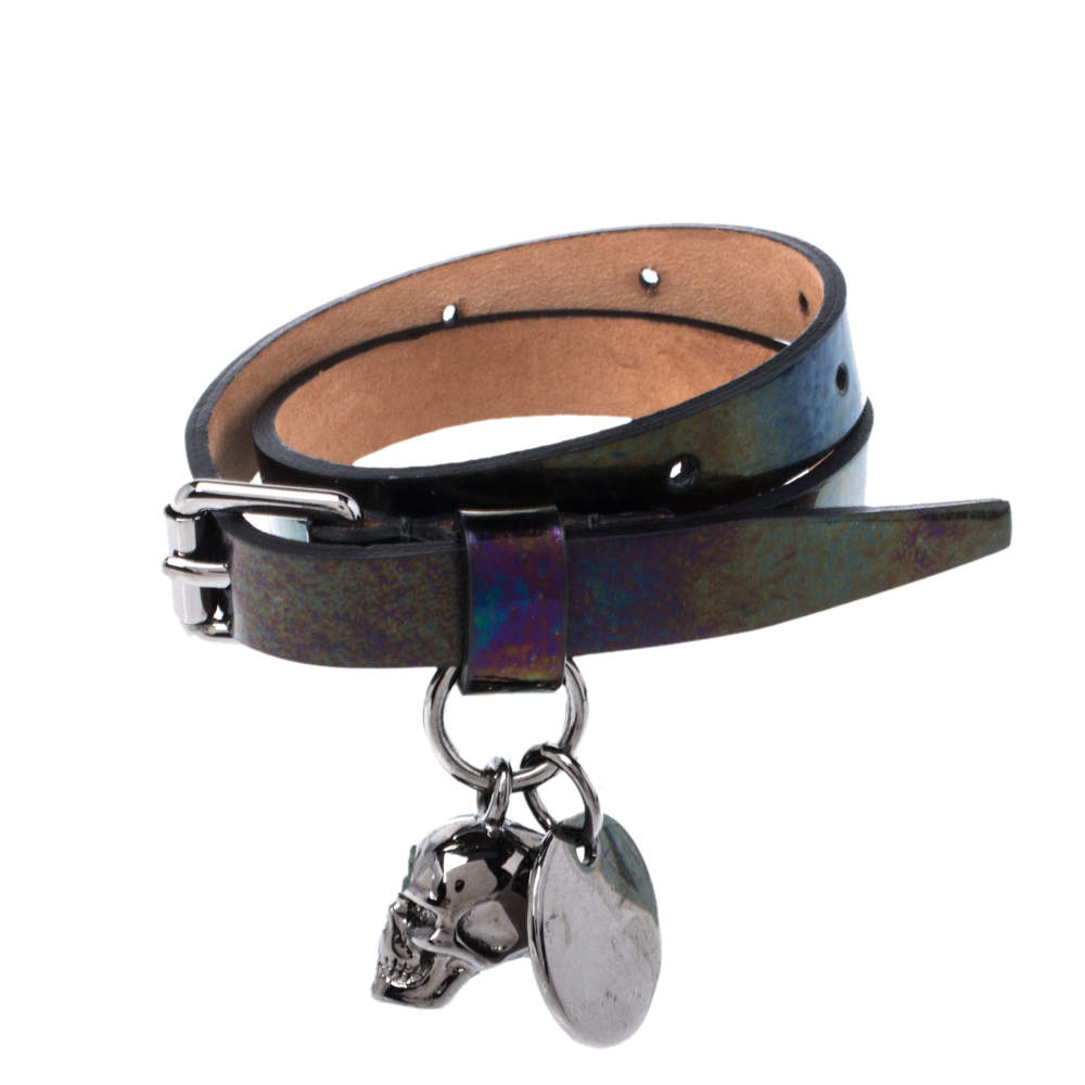 مملوكة مسبقًا Alexander McQueen Metallic Oil Slick Leather Skull Charm Double Wrap Bracelet 
