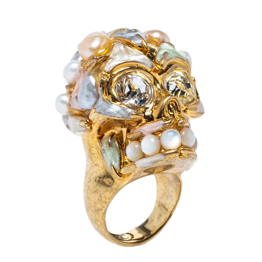 Pre Owned Alexander McQueen Skull Cultured Pearl Crystal Enamel Gold Tone Cocktail Ring Size 52.5
