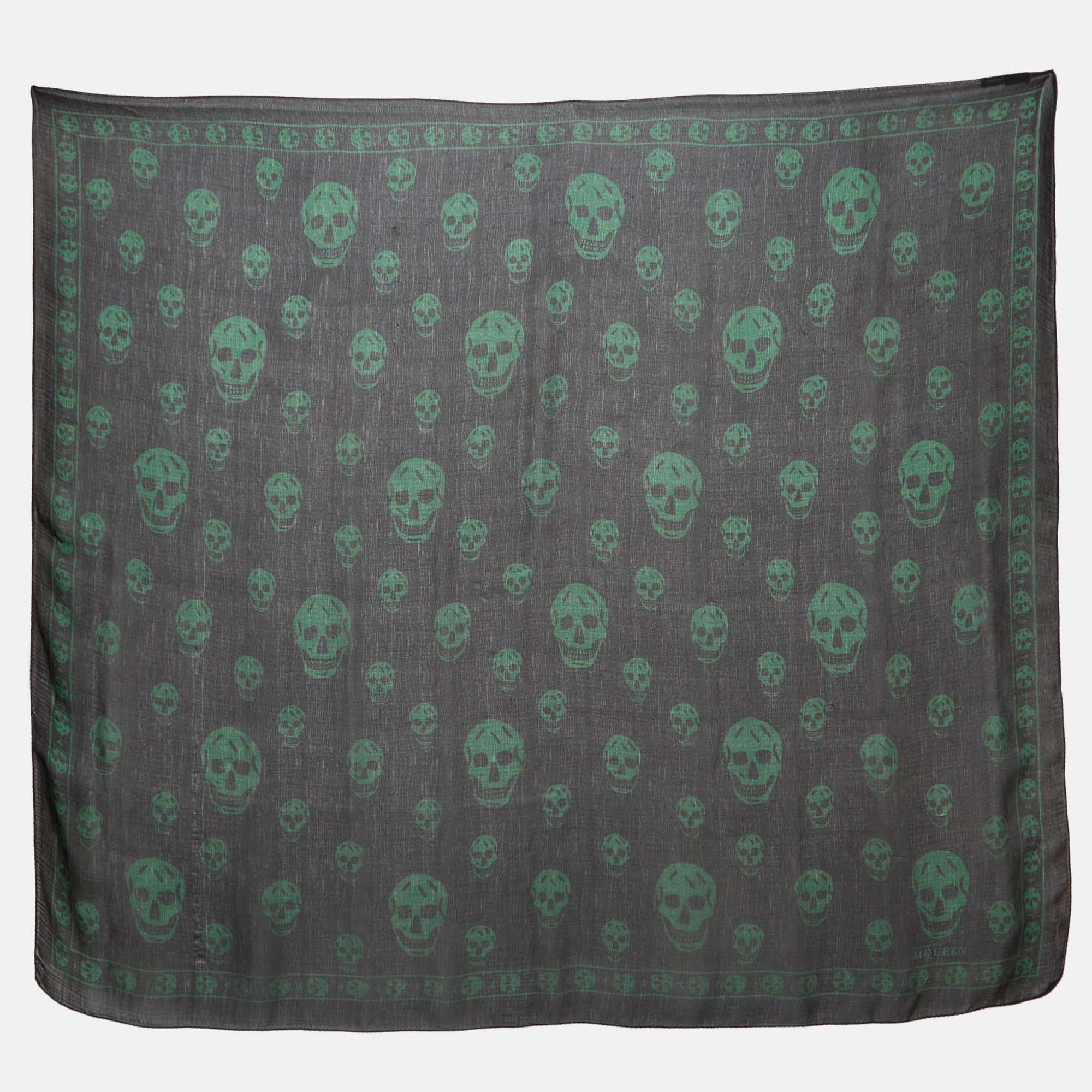 Pre Owned Alexander McQueen Black Skull Print Silk Scarf