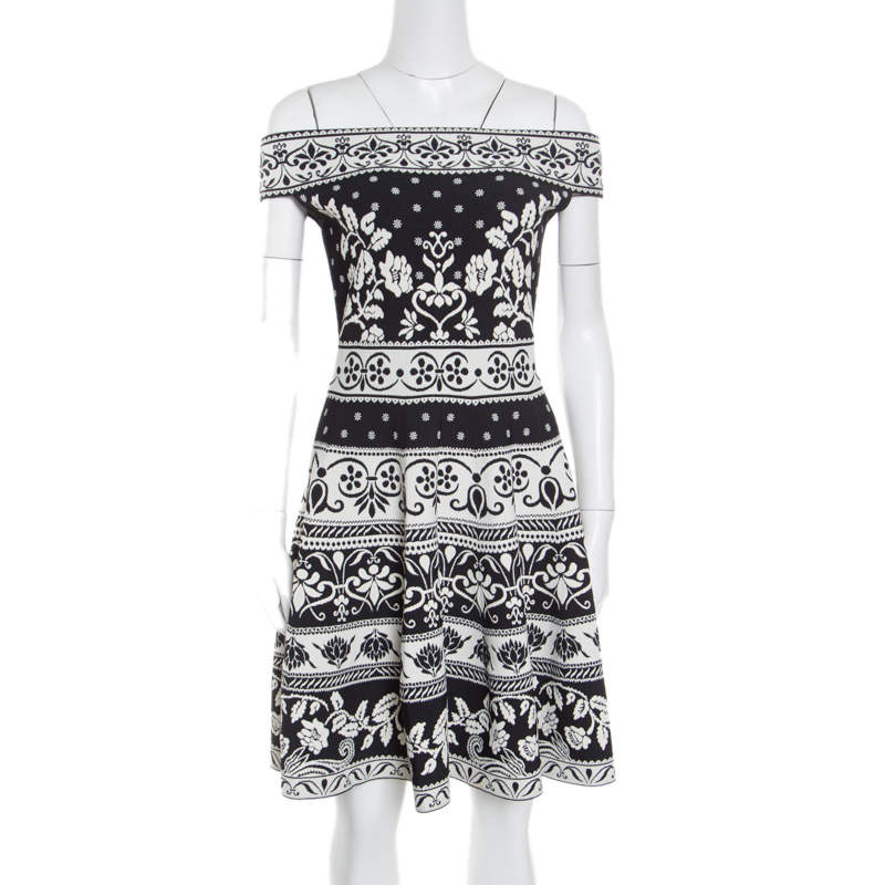 مملوكة مسبقًا Alexander McQueen Monochrome Floral Jacquard Knit Off Shoulder Dress M