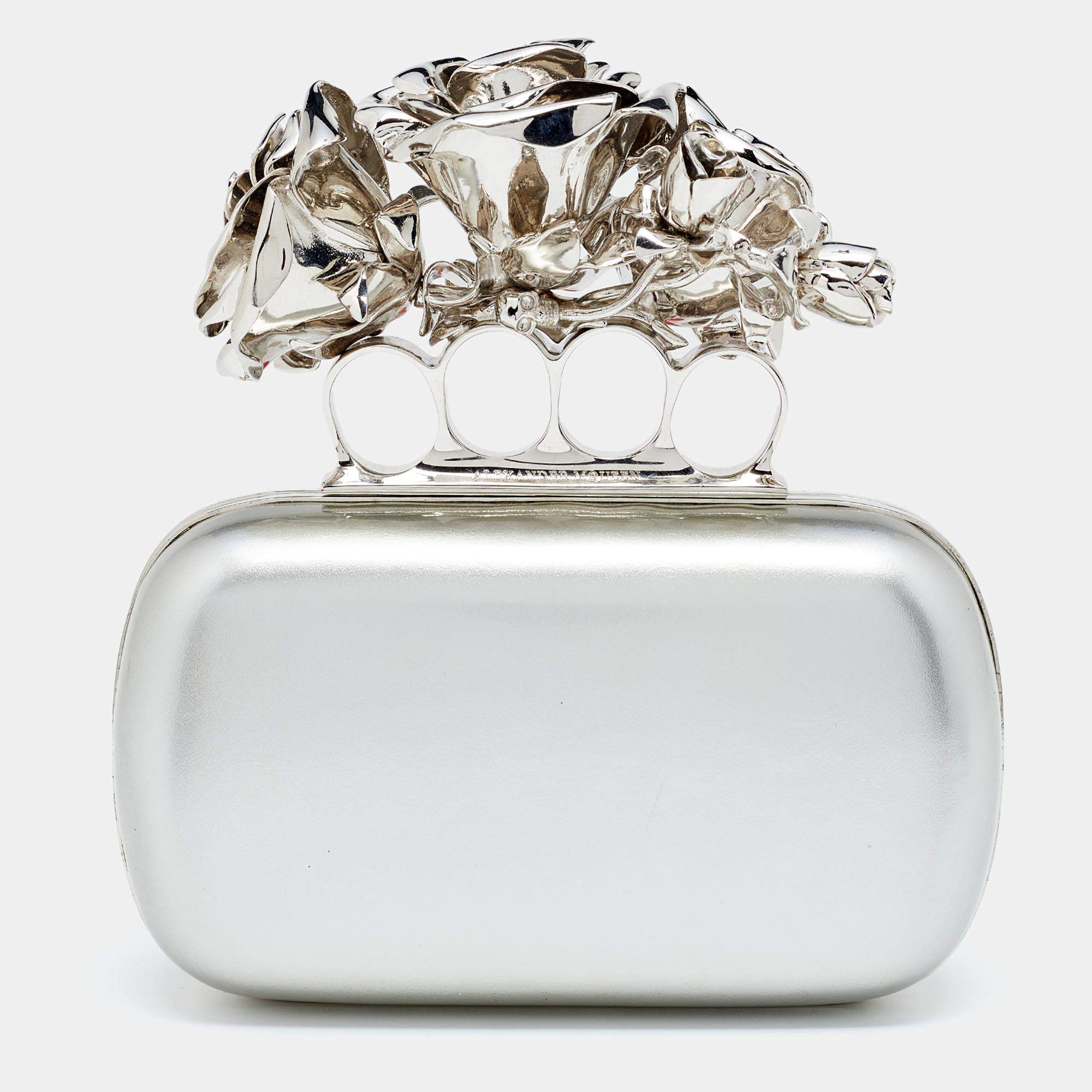 مملوكة مسبقًا Alexander McQueen Grey Patent Leather Rose Knuckle Duster Box Clutch