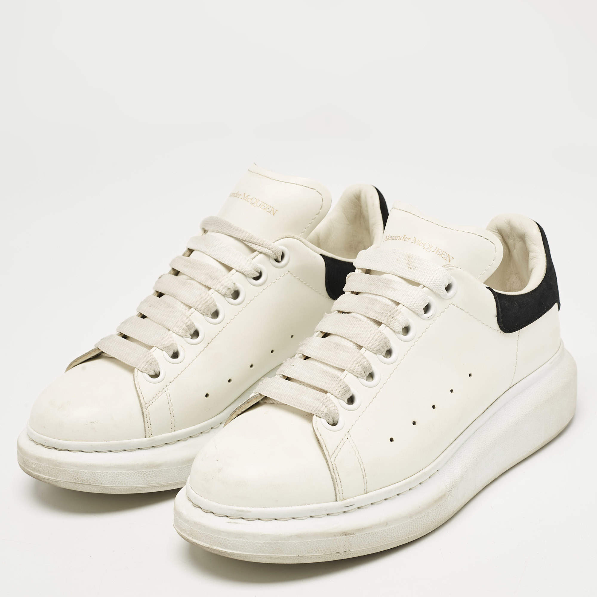 【関税&送料込】Alexander Mcqueen White Leather Sneakers 29608532_59623156_600.jpg