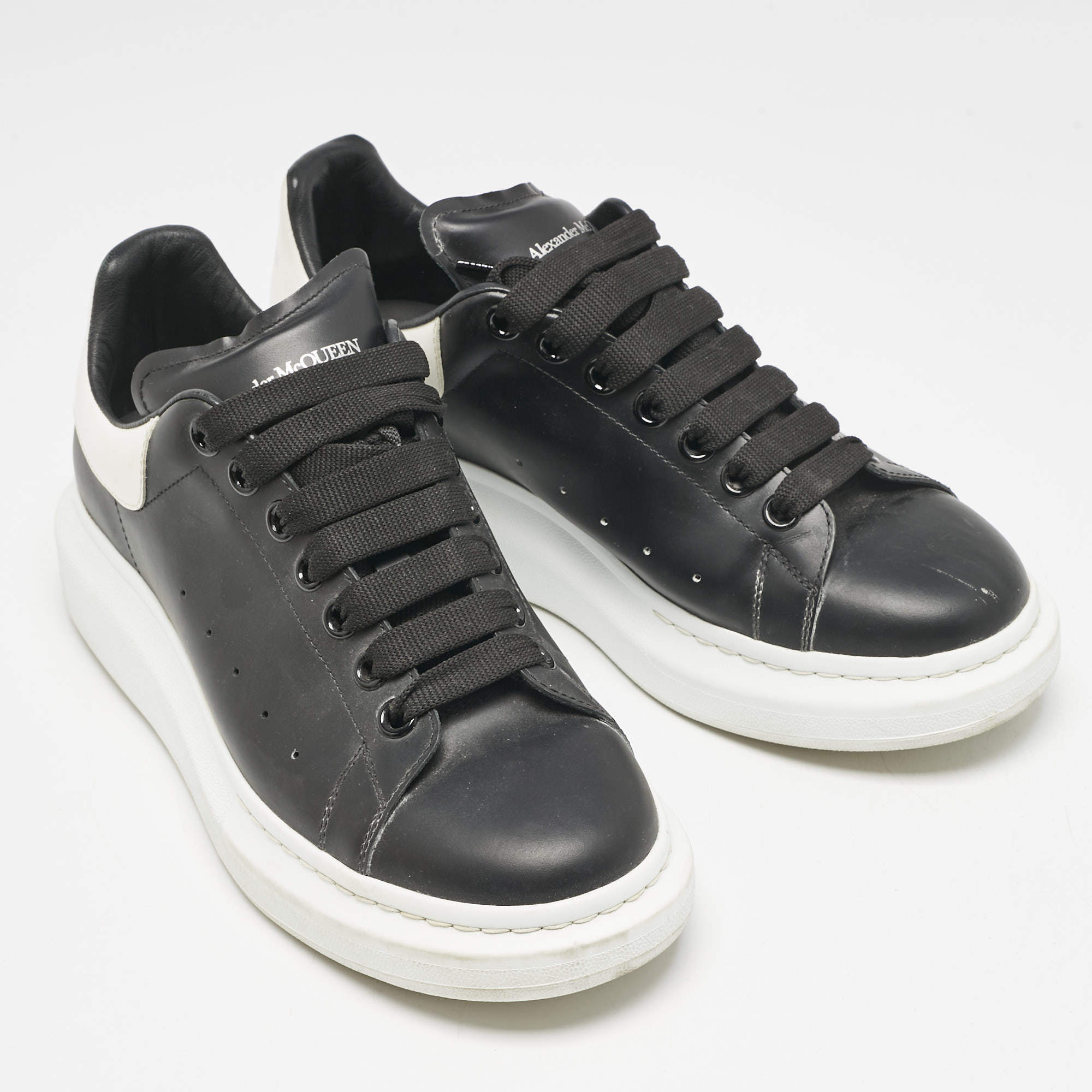 スニーカー Alexander Mcqueen Black Leather Sneakers With Black Leather Alexander McQueen Black Leather Oversized Low Top Sneakers