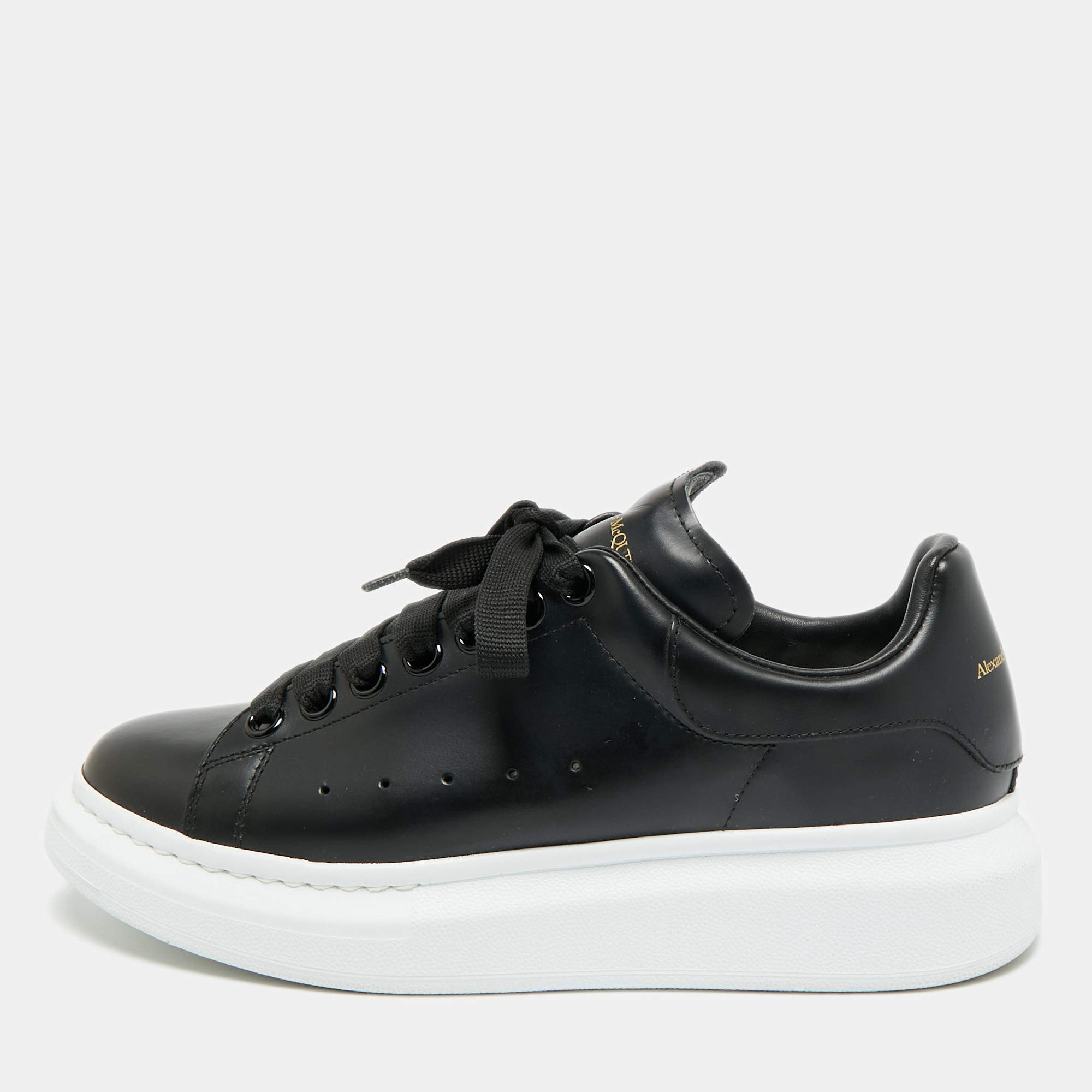 مملوكة مسبقًا Alexander McQueen Oversized Size 39 Black Leather Low Top Sneakers