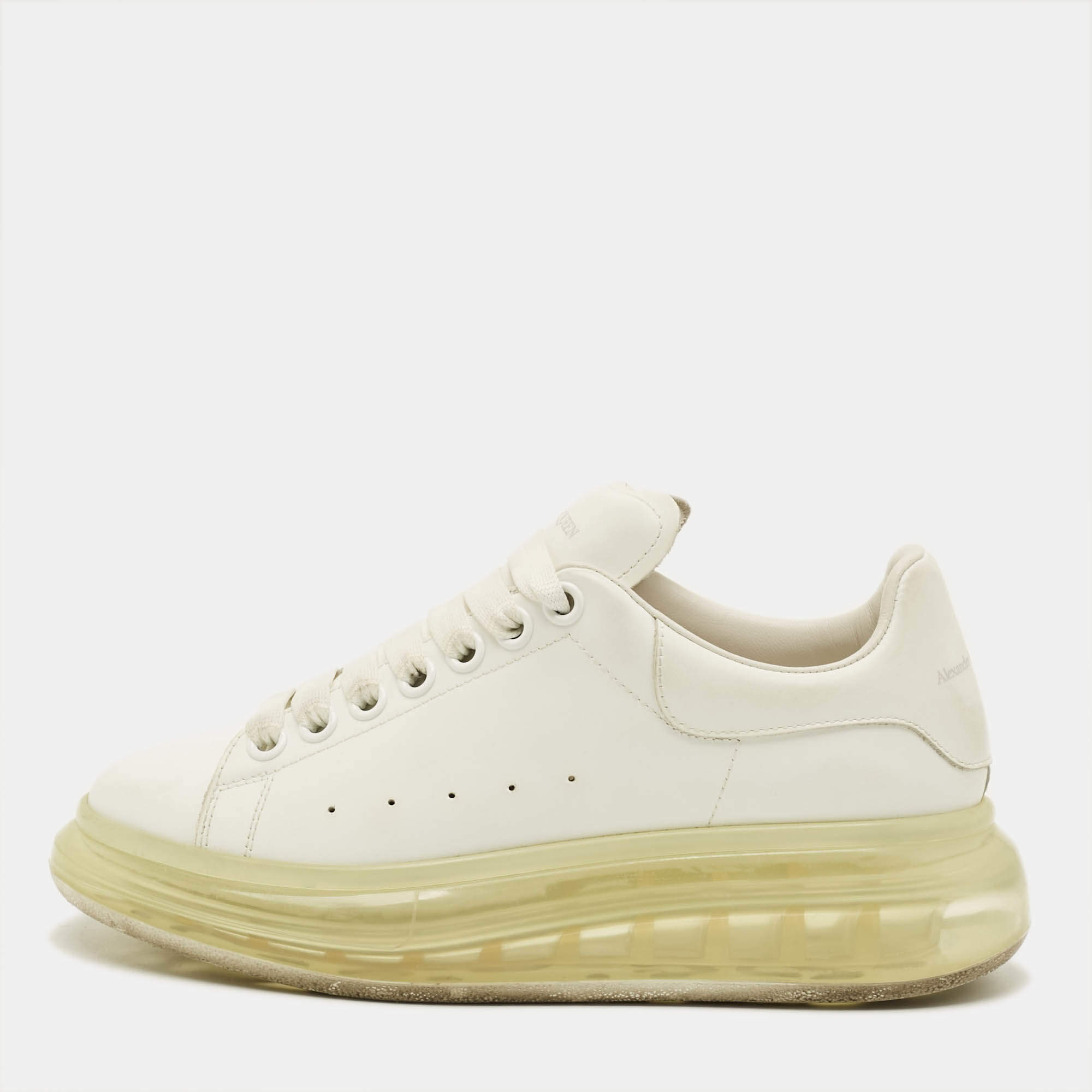 Pre Owned حذاء رياضي ألكساندر ماكوين لاري جلد أبيض / ذهبي مقاس أوروبي  36.5