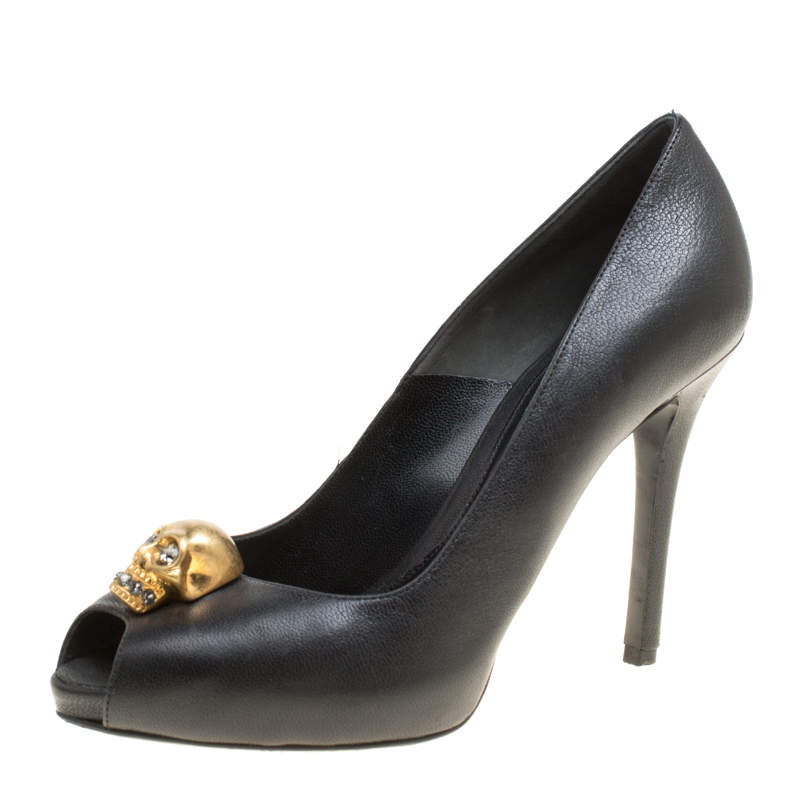 Pre Owned Alexander McQueen Black Leather Crystal Embellished Skull Detail Peep Toe Platform Pumps Size 35.5