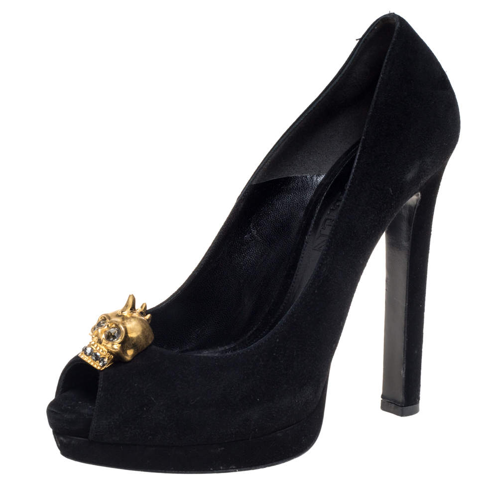 Pre Owned Alexander McQueen Black Suede Crystal Embellished Skull Peep Toe Pumps Size 38