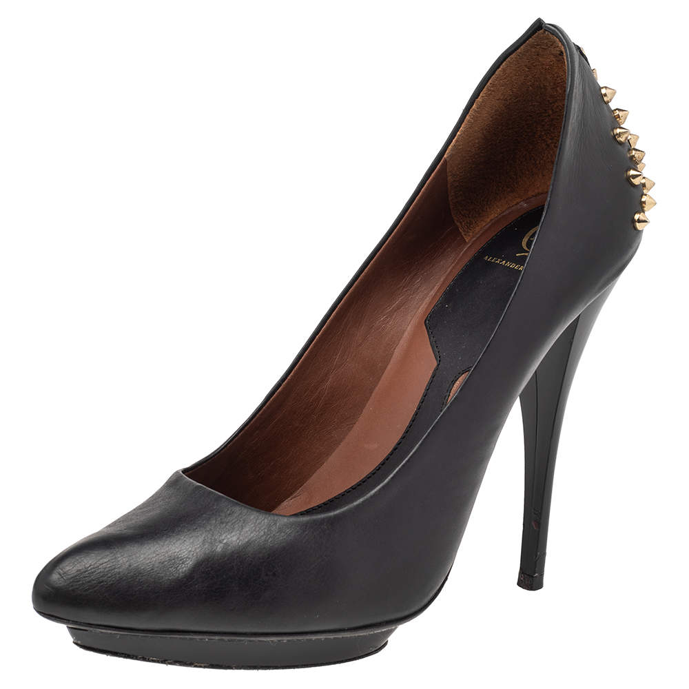Pre Owned Alexander McQueen Black Leather Spike Pointed Toe Pumps Size 39