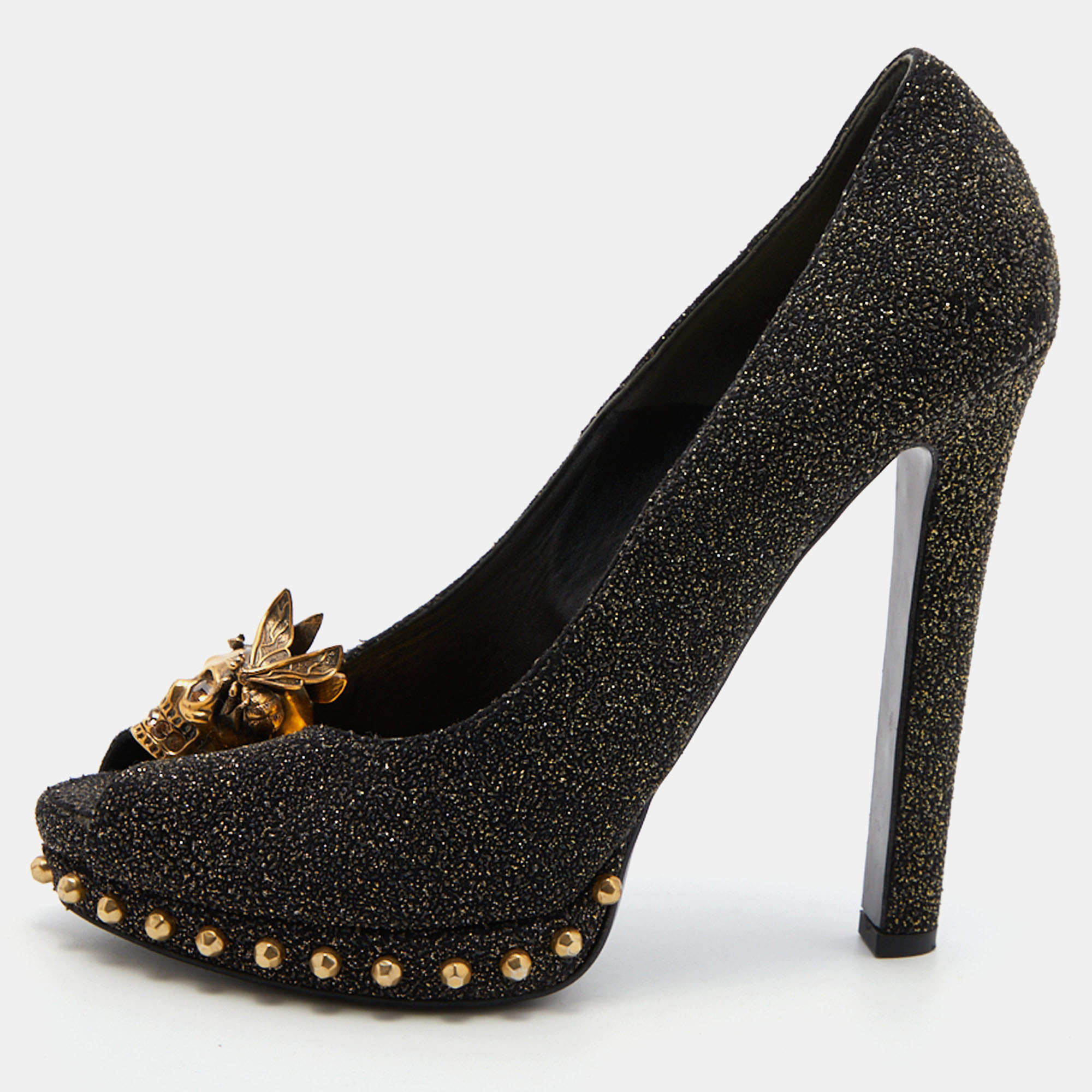 Pre Owned Alexander McQueen Black/Gold Textured Suede Embellished Skull Peep Toe Pumps Size 39.5
