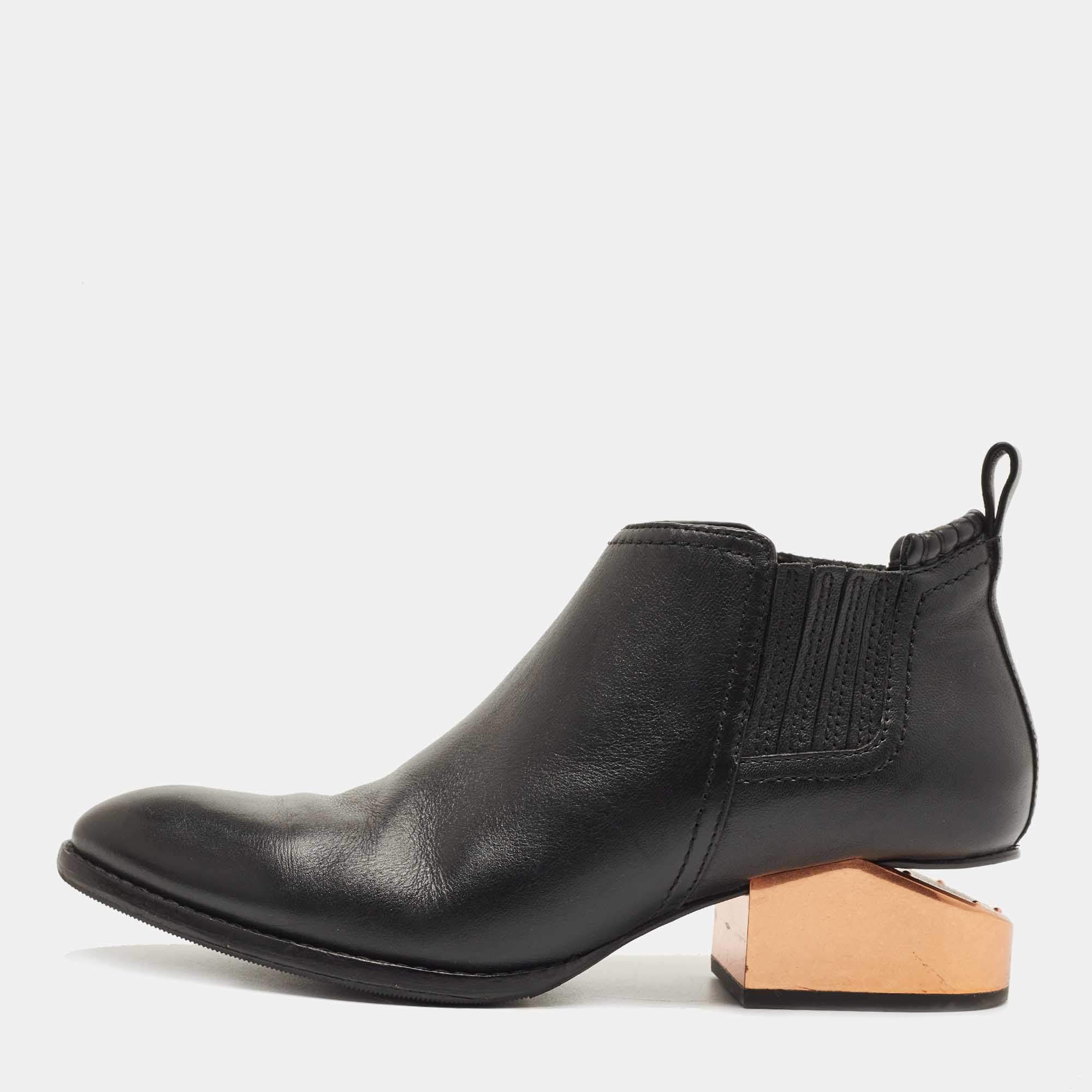 مملوكة مسبقًا Alexander Wang Black Leather Western Ankle Booties Size 37