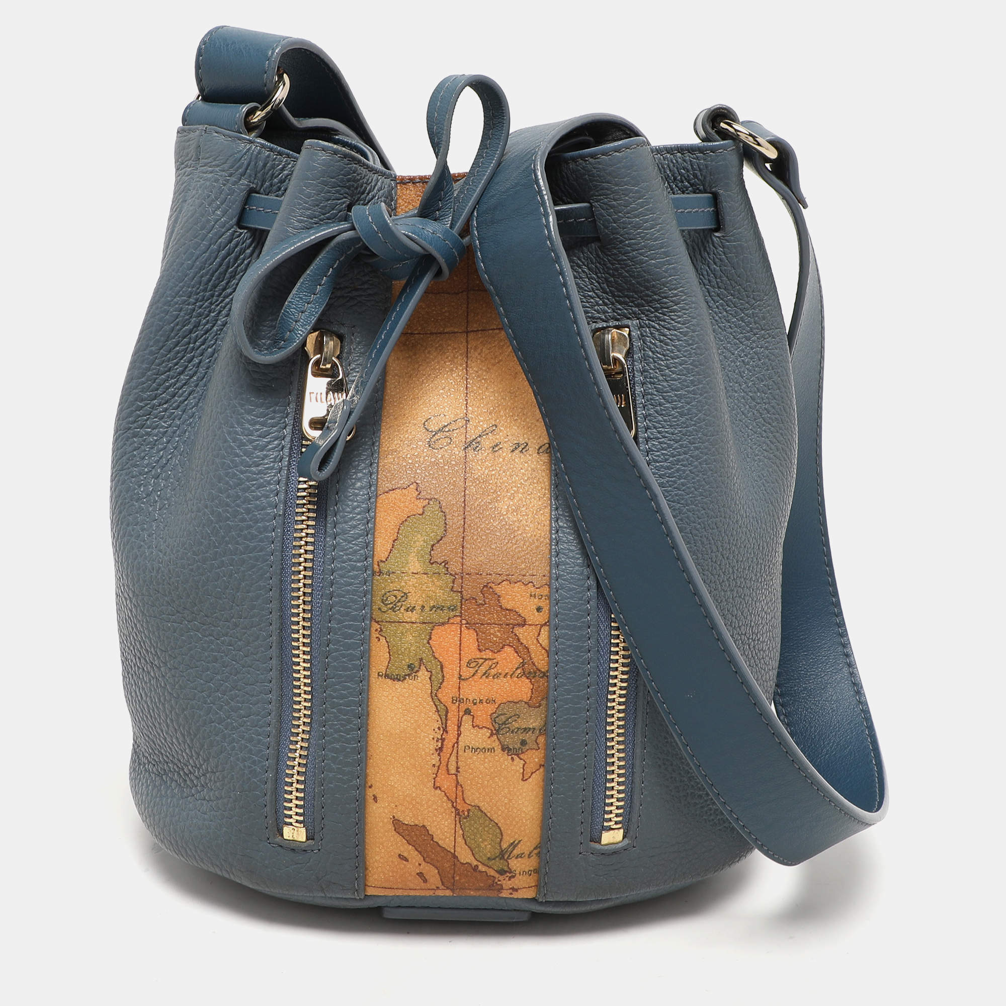 Pre Owned Alviero Martini 1A Classe Blue Leather Small Geo Bucket Bag