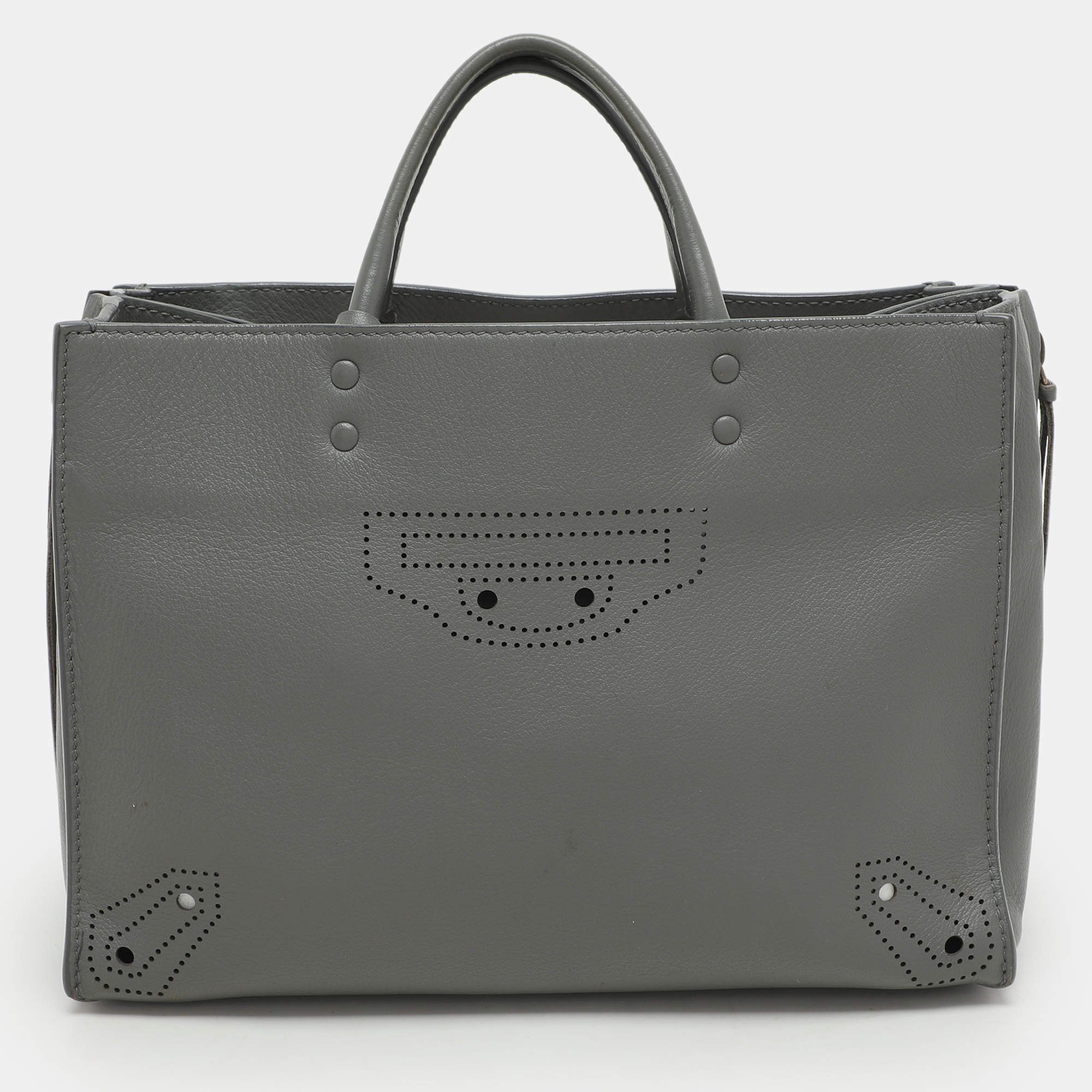 مملوكة مسبقًا Balenciaga Grey Perforated Leather Blackout Hardware Papier B4 Tote