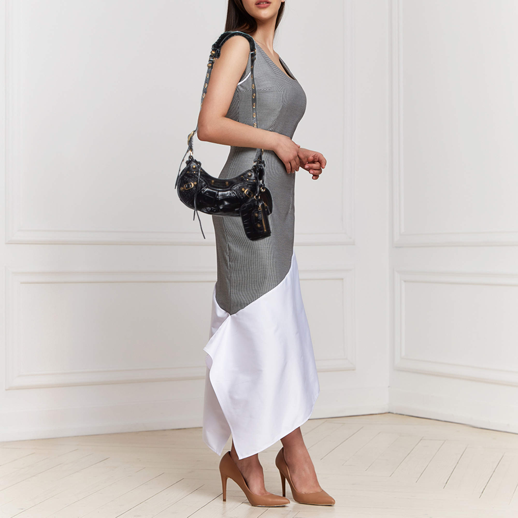 送料込 BALENCIAGA LE CAGOLE XS SHOULDER BAG BB MONOGRAM Balenciaga Le Cagole XS Croc-Embossed Shoulder Bag | Neiman