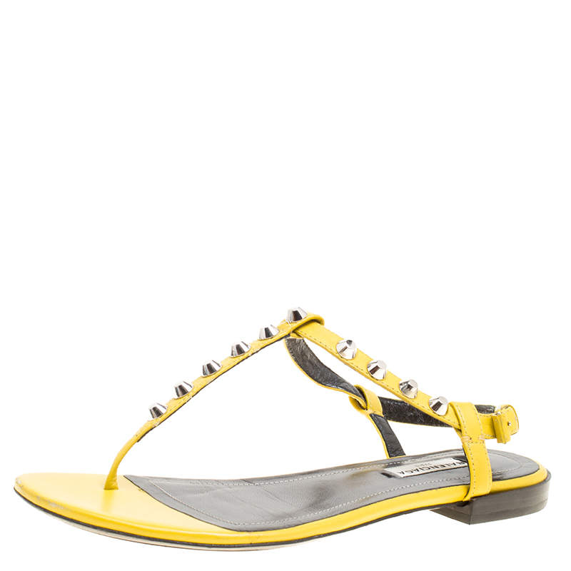مملوكة مسبقًا Balenciaga Yellow Leather Arena Studded Thong Sandals Size 38