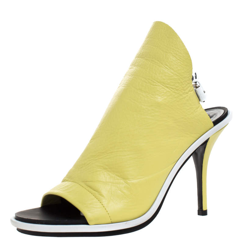 مملوكة مسبقًا Balenciaga Lime Leather Glove Peep Toe Sandals Size 37