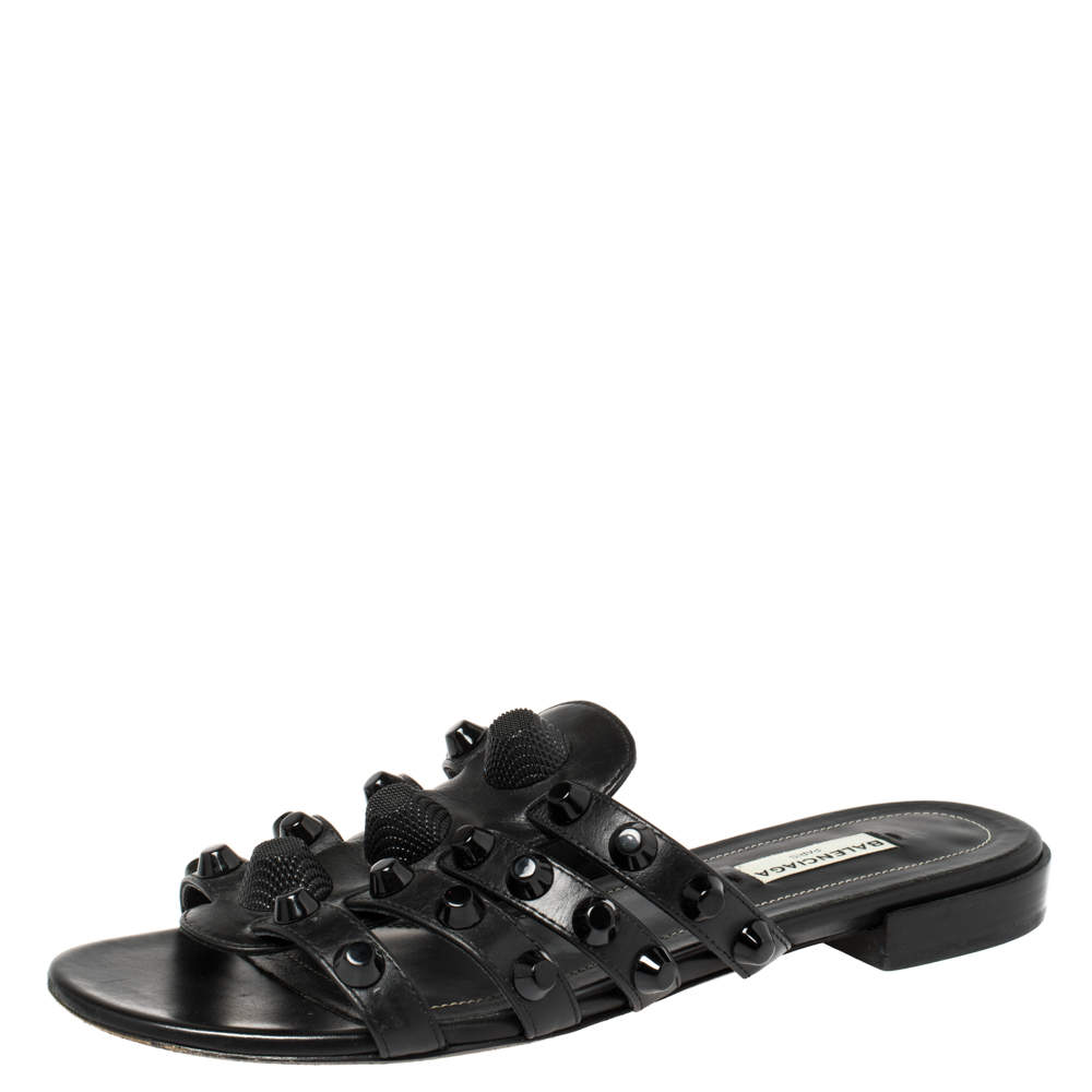 Pre Owned حذاء بالنسياغا فلات ترصيعات جيانت جلد أسود  مقاس 37