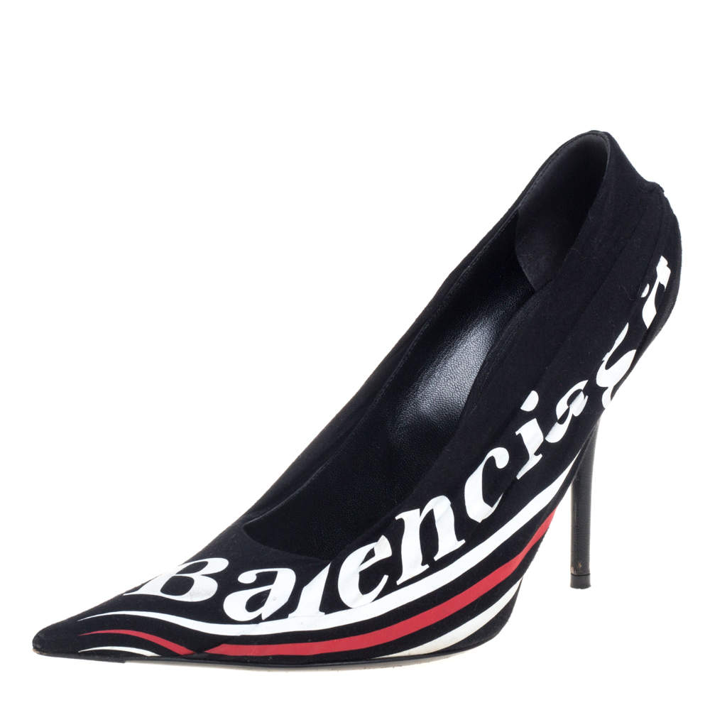 حذاء كعب عالي بالنسياغا "نيف" مقدمة مدببة  مطبوع شعار الماركة جلد و قماش أسود مقاس 39.5