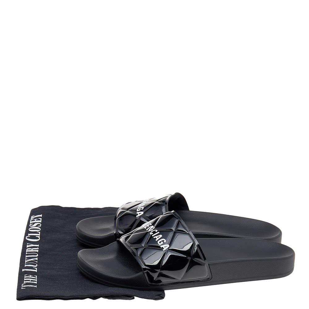 Balenciaga quilted discount logo pool slides