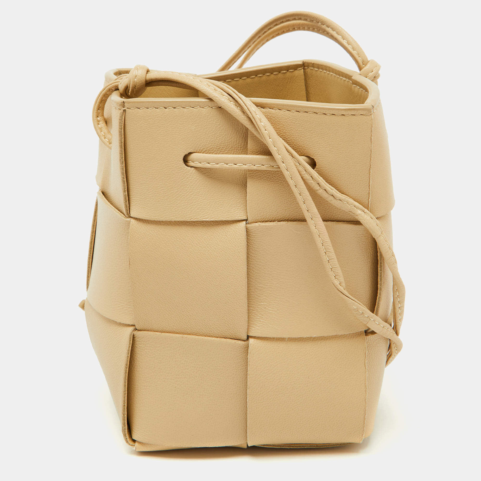 Pre Owned Bottega Veneta Porridge Cream Leather Mini Cassette Bucket Bag